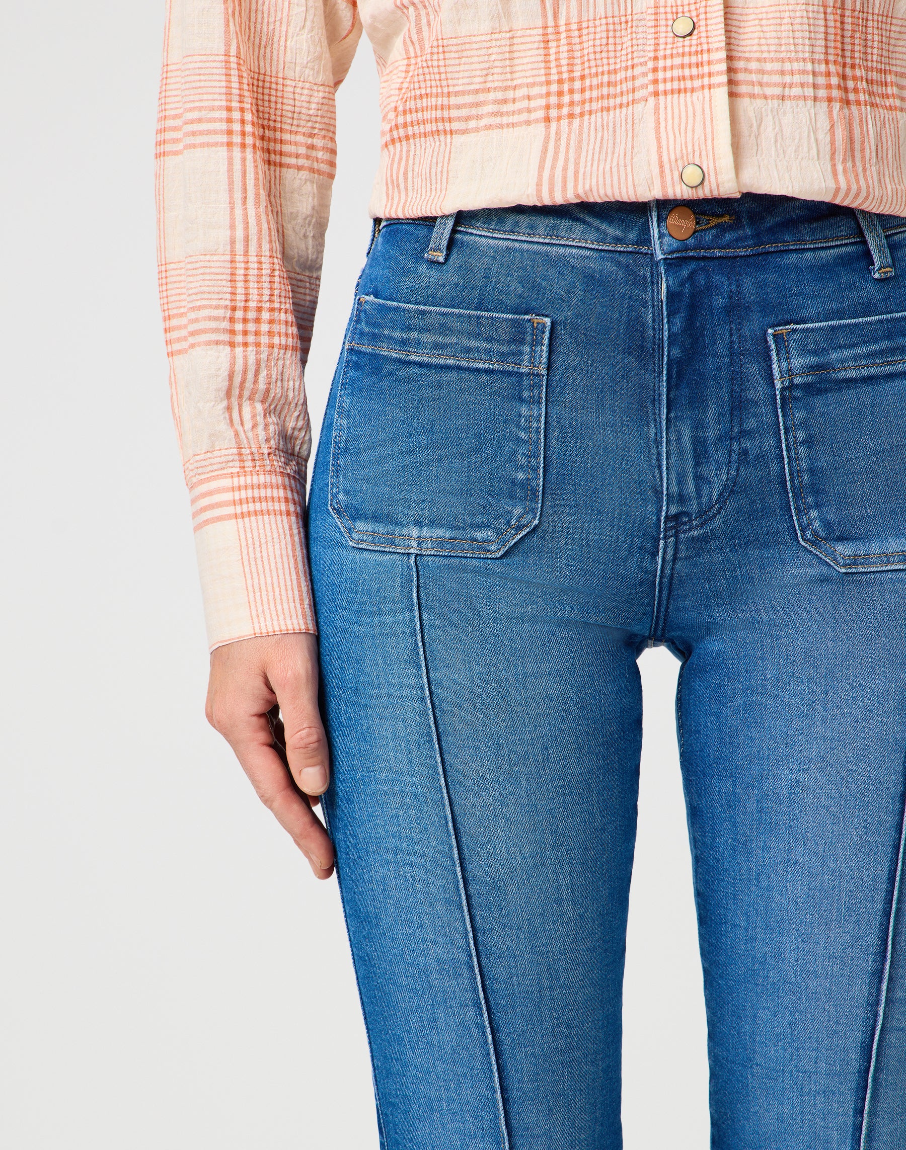Flare in Solid Blue Jeans Wrangler