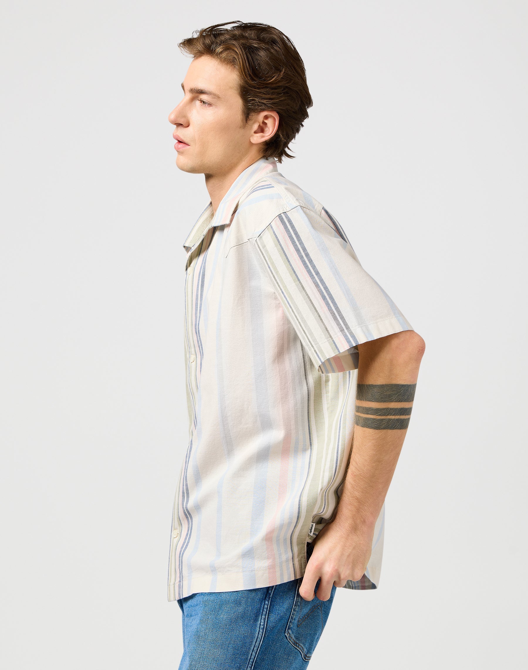 Ss W Resort Shirt in Natural Stripe Shirts Wrangler