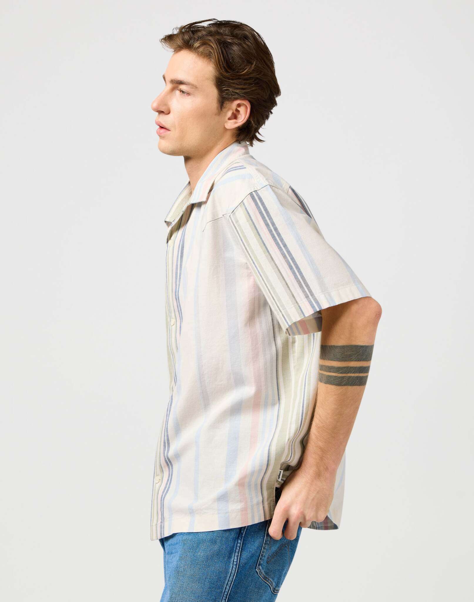 Ss W Resort Shirt in Natural Stripe Shirts Wrangler
