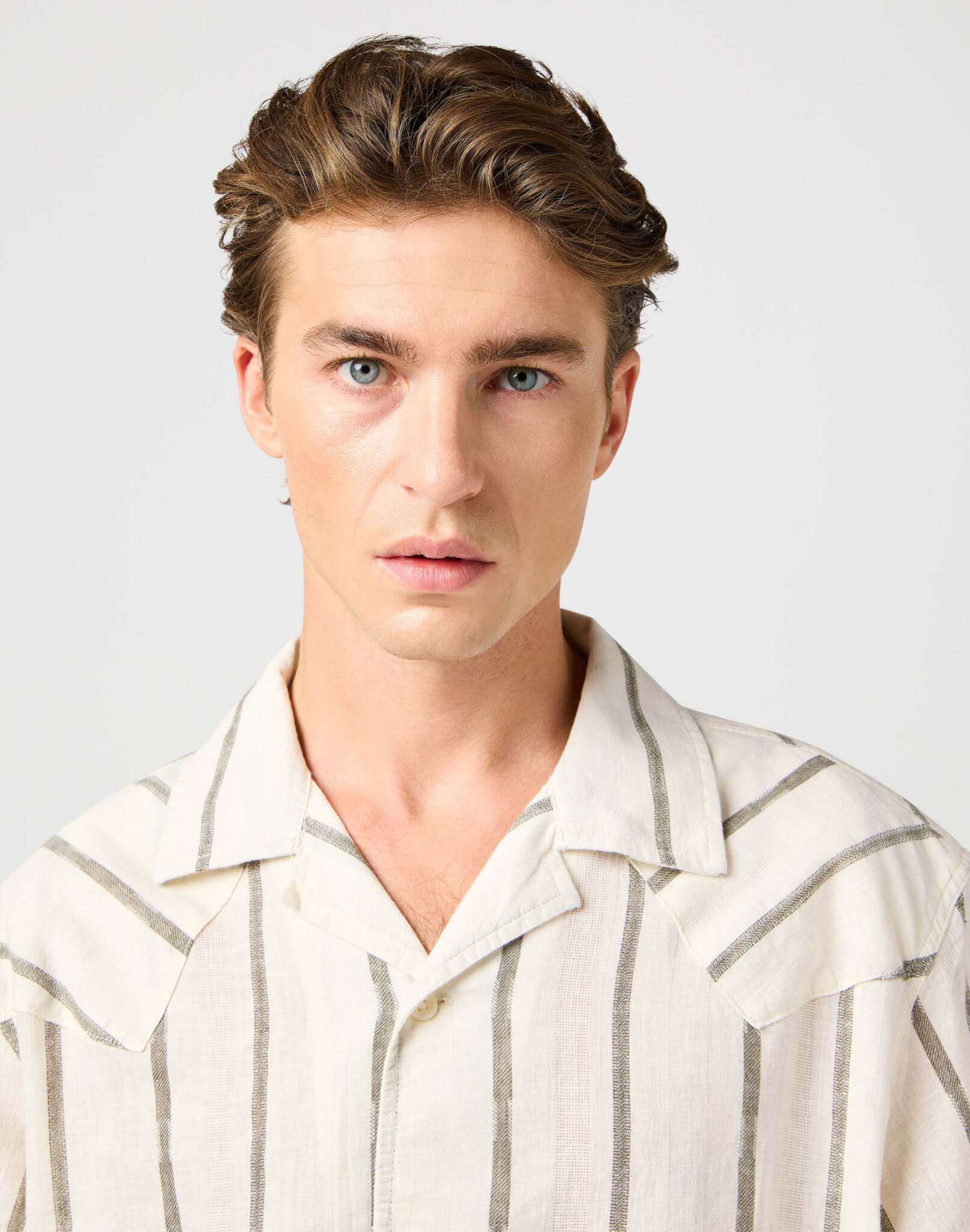 Ss W Resort Shirt in Natural Stripe Shirts Wrangler