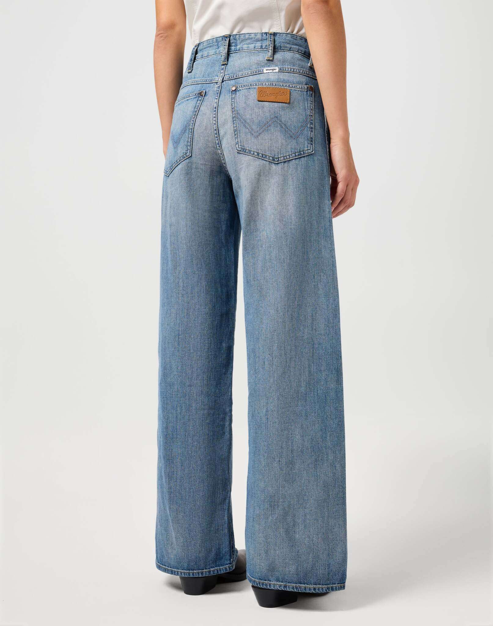 Spat Loose in Green Wash Jeans Wrangler