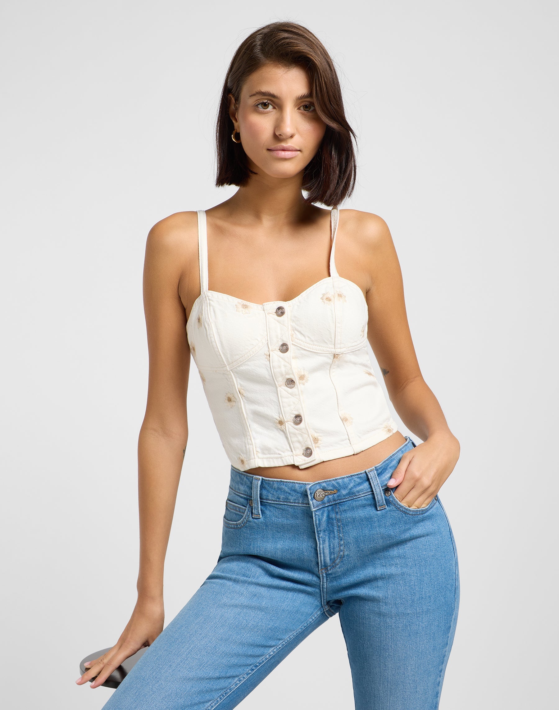 Embroidery Top in Only Peace T-Shirts Lee