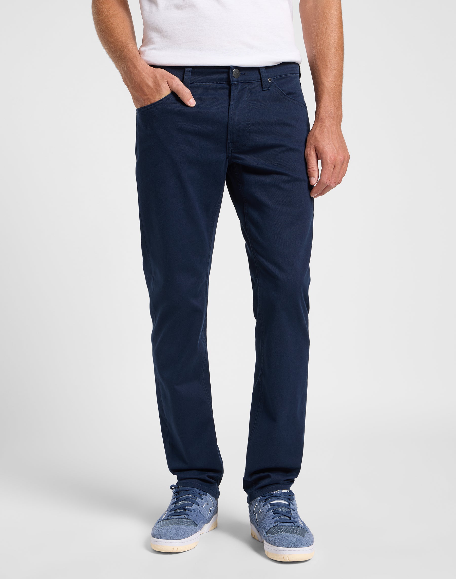 Daren Zip Fly in Rivet Navy Pants Lee