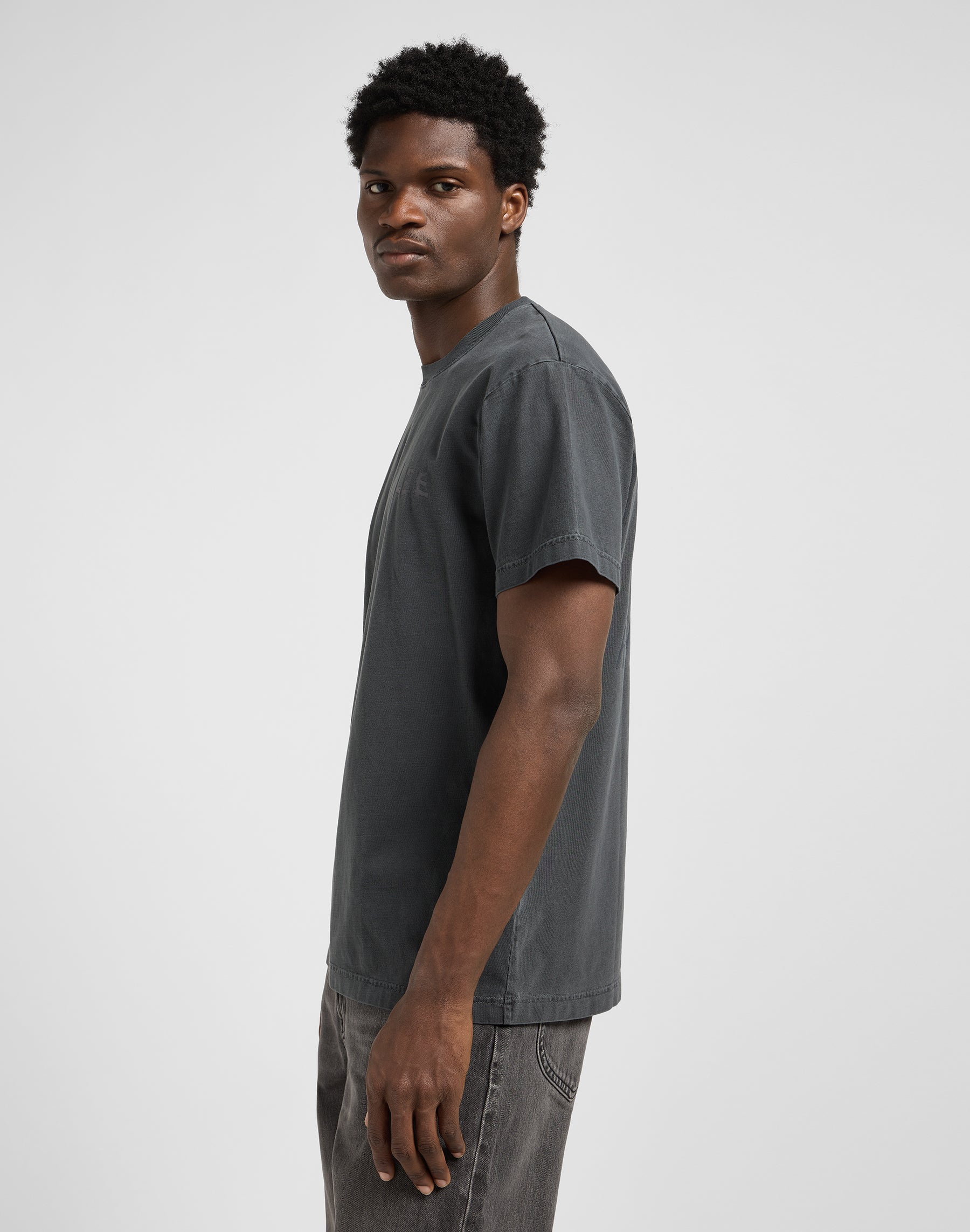 Relaxed Graphic Tee in Washed Black T-Shirts Lee