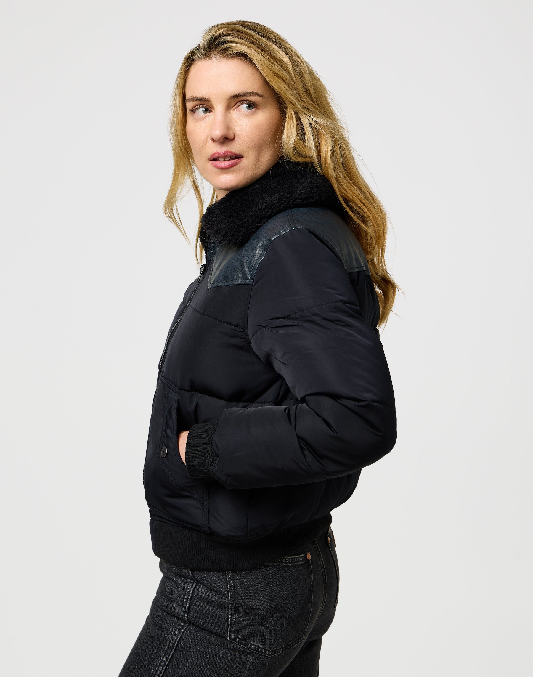 Western Puffer in Black Jackets Wrangler