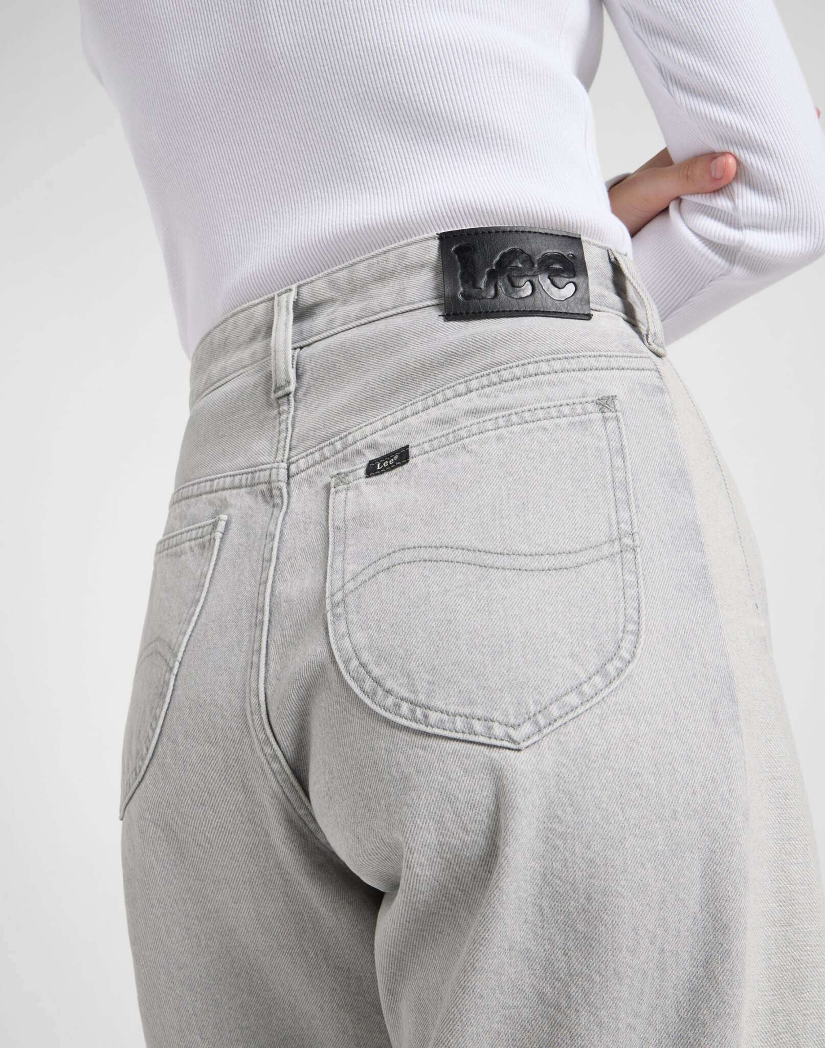 Rider Barrel in Dusk Gray Jeans Lee