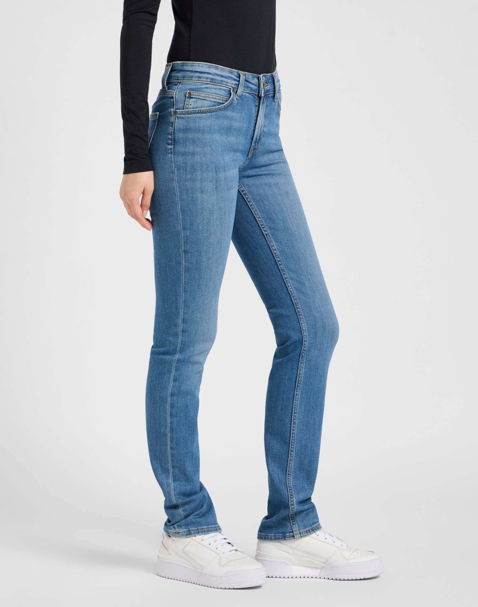 Marion in Cyber Blue Jeans Lee