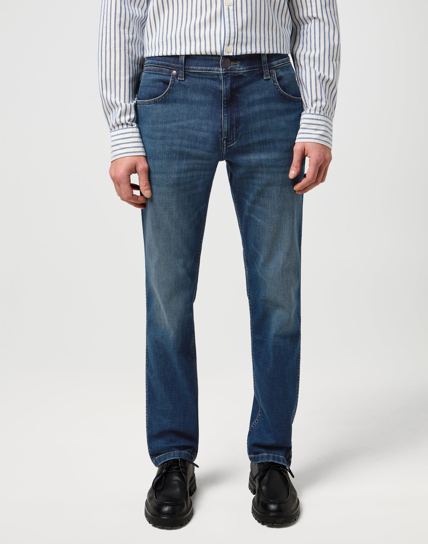 Greensboro in Navy Tint Jeans Wrangler