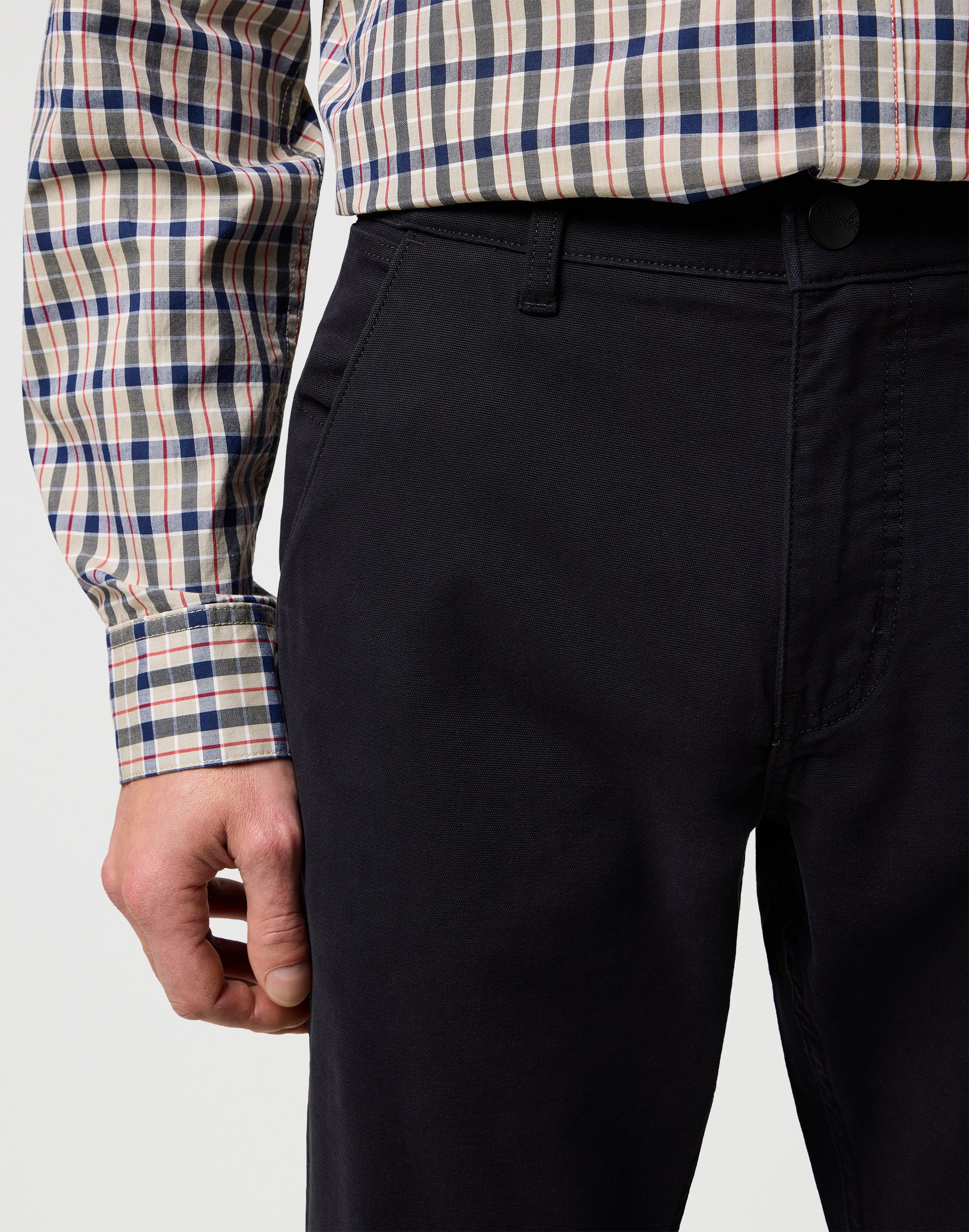 Regular Chino in Black Pants Wrangler