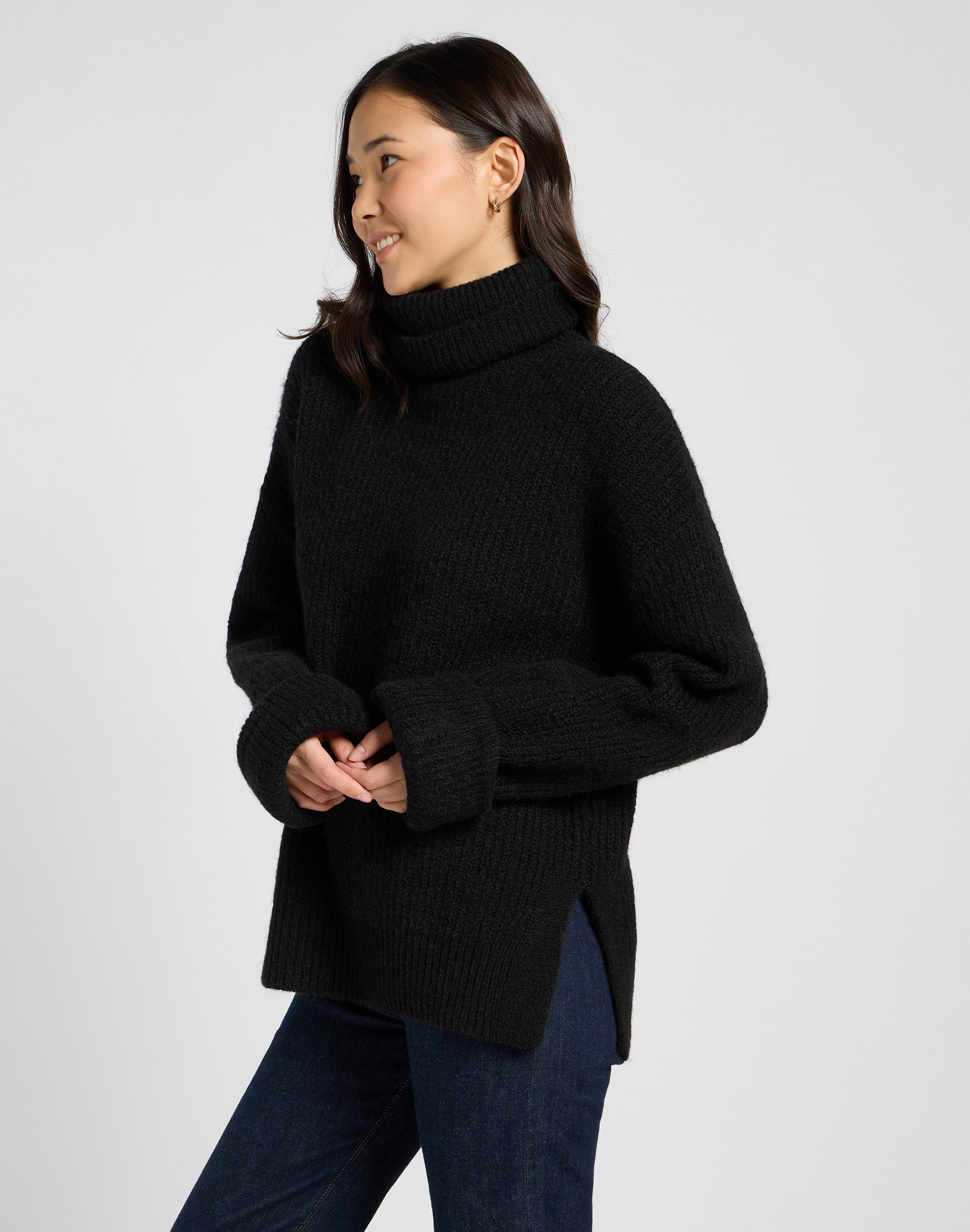 Wide Cuff Turtle Neck in Unionall Black Sweater Lee