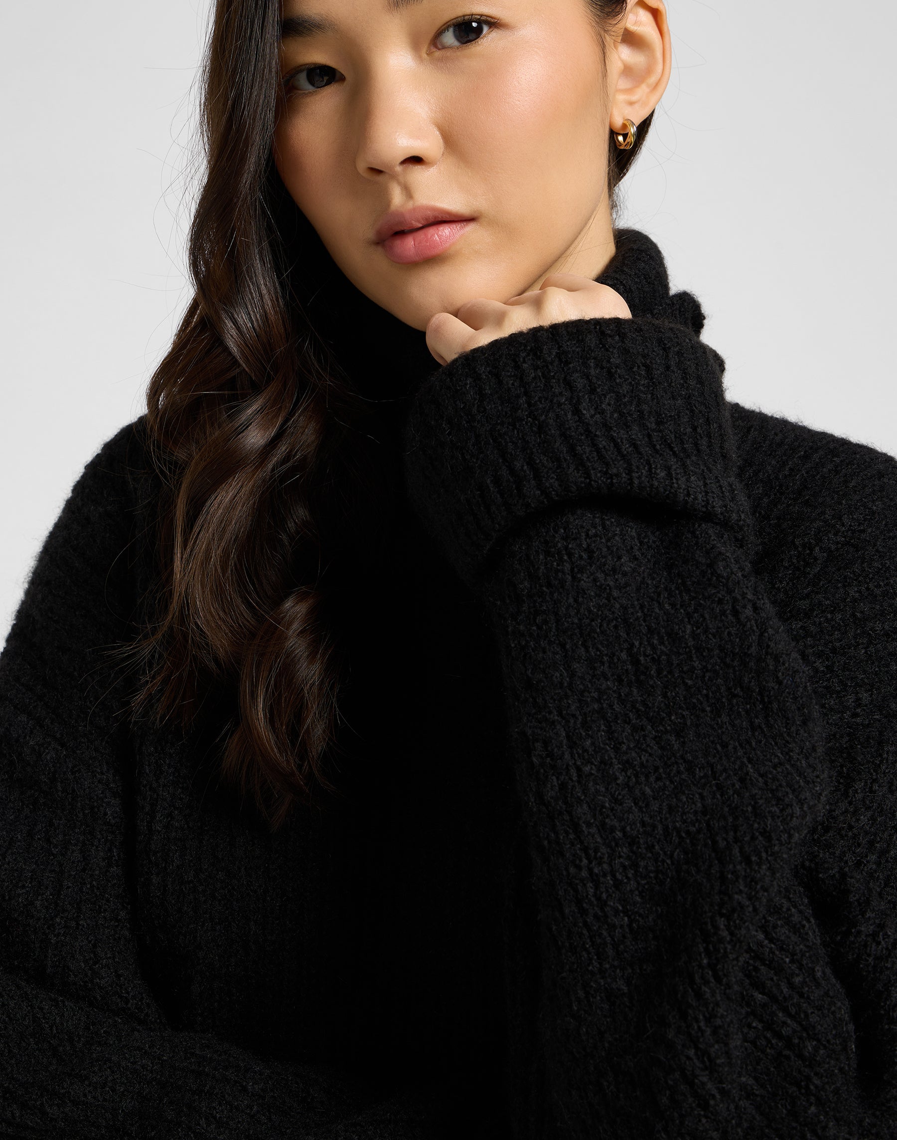 Wide Cuff Turtle Neck in Unionall Black Sweater Lee