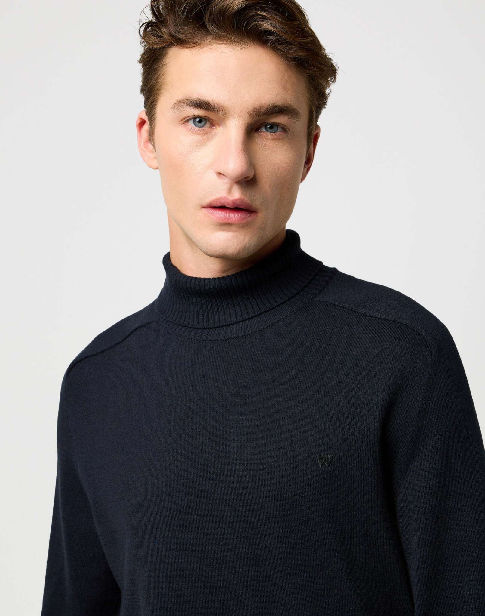 Turtleneck in Black Sweater Wrangler