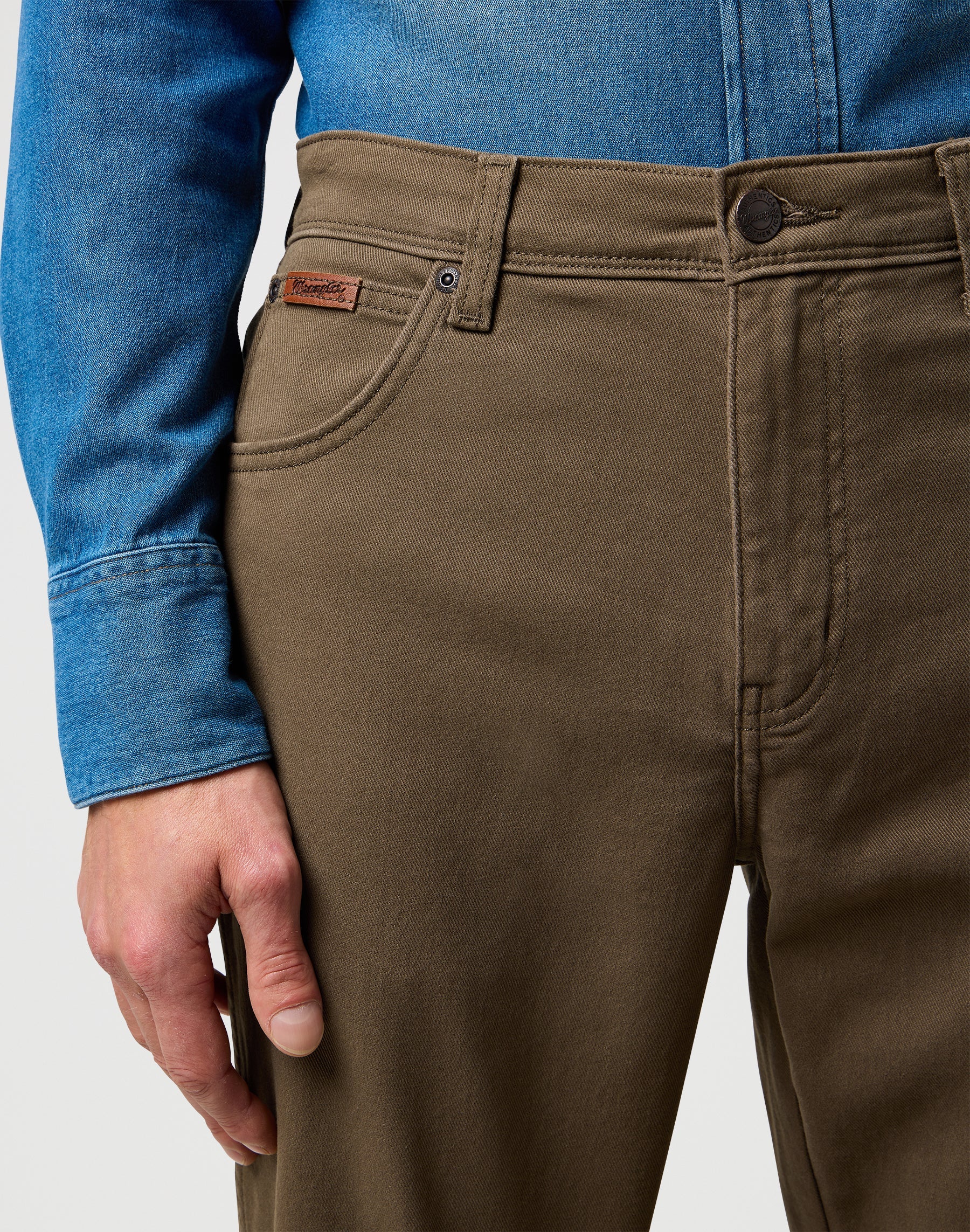 Texas in Tarmac pants Wrangler