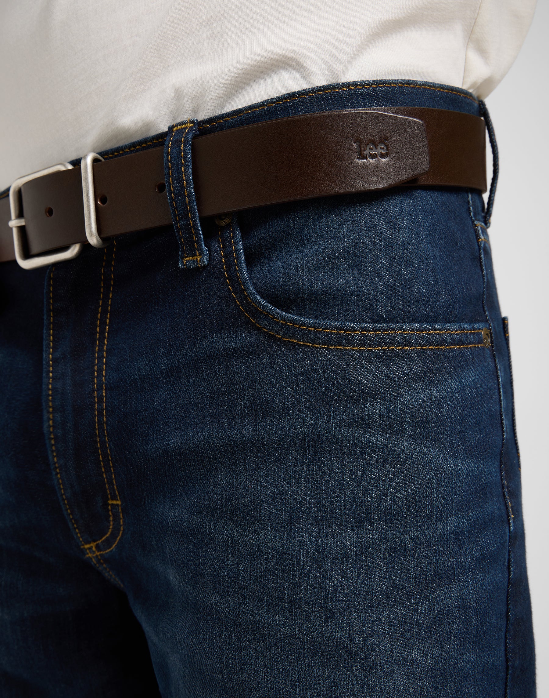 Casual belt in dark brown