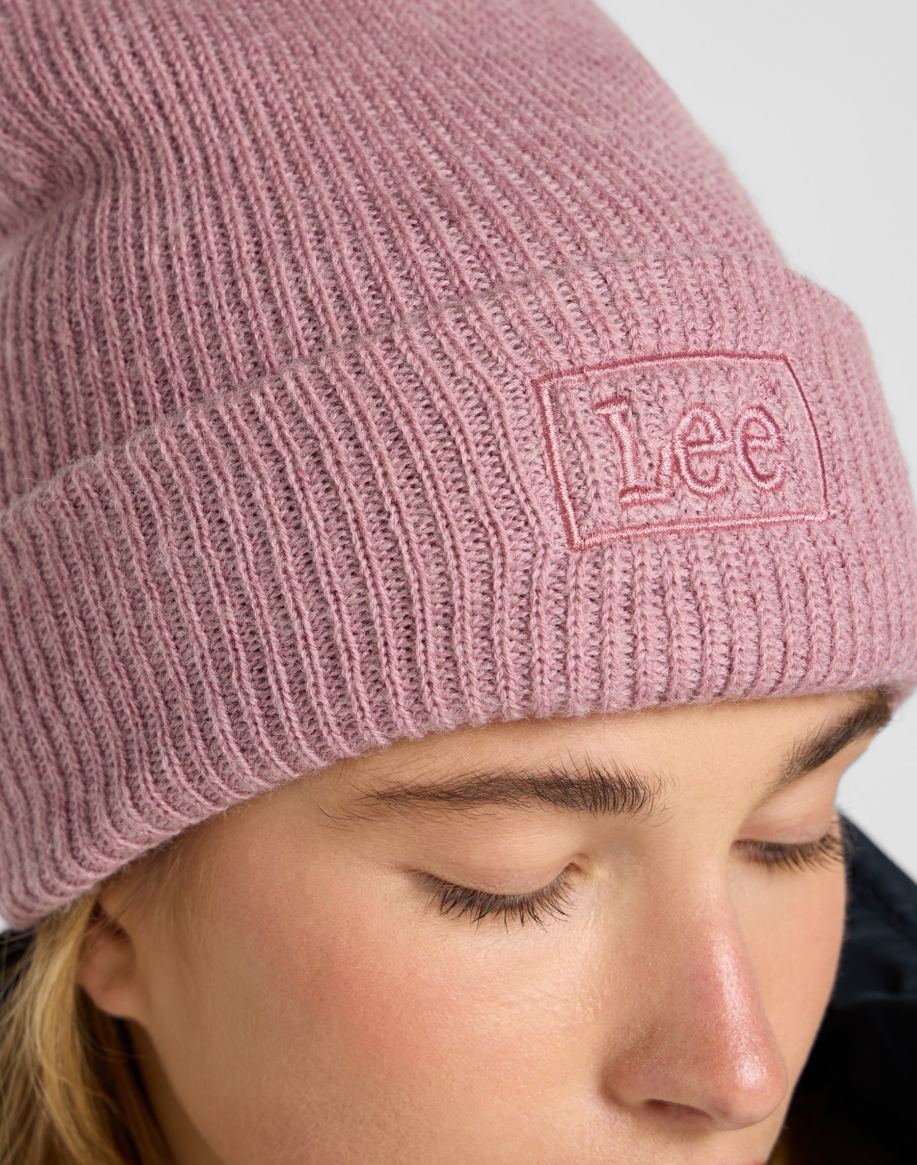 Core Beanie in Plumberry caps Lee
