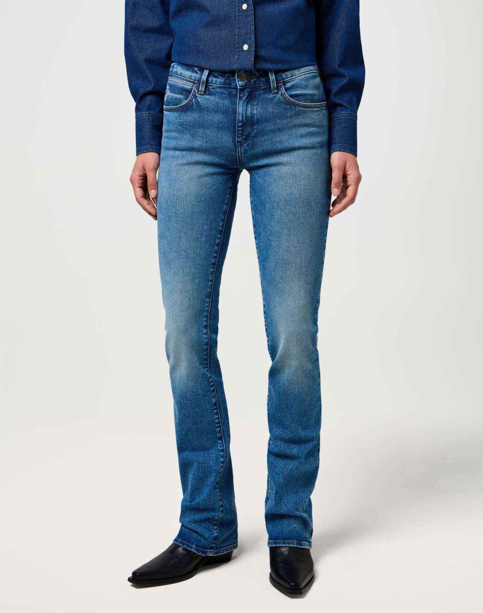 Bootcut in Rustler Wash Jeans Wrangler