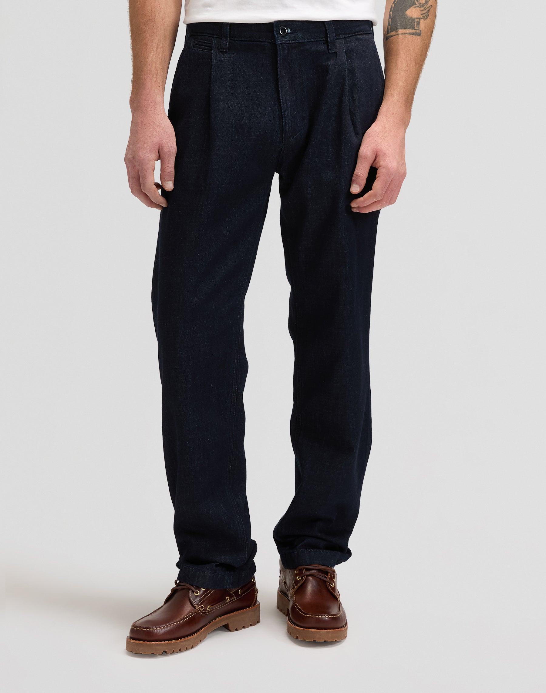 Pleated chino in rinse