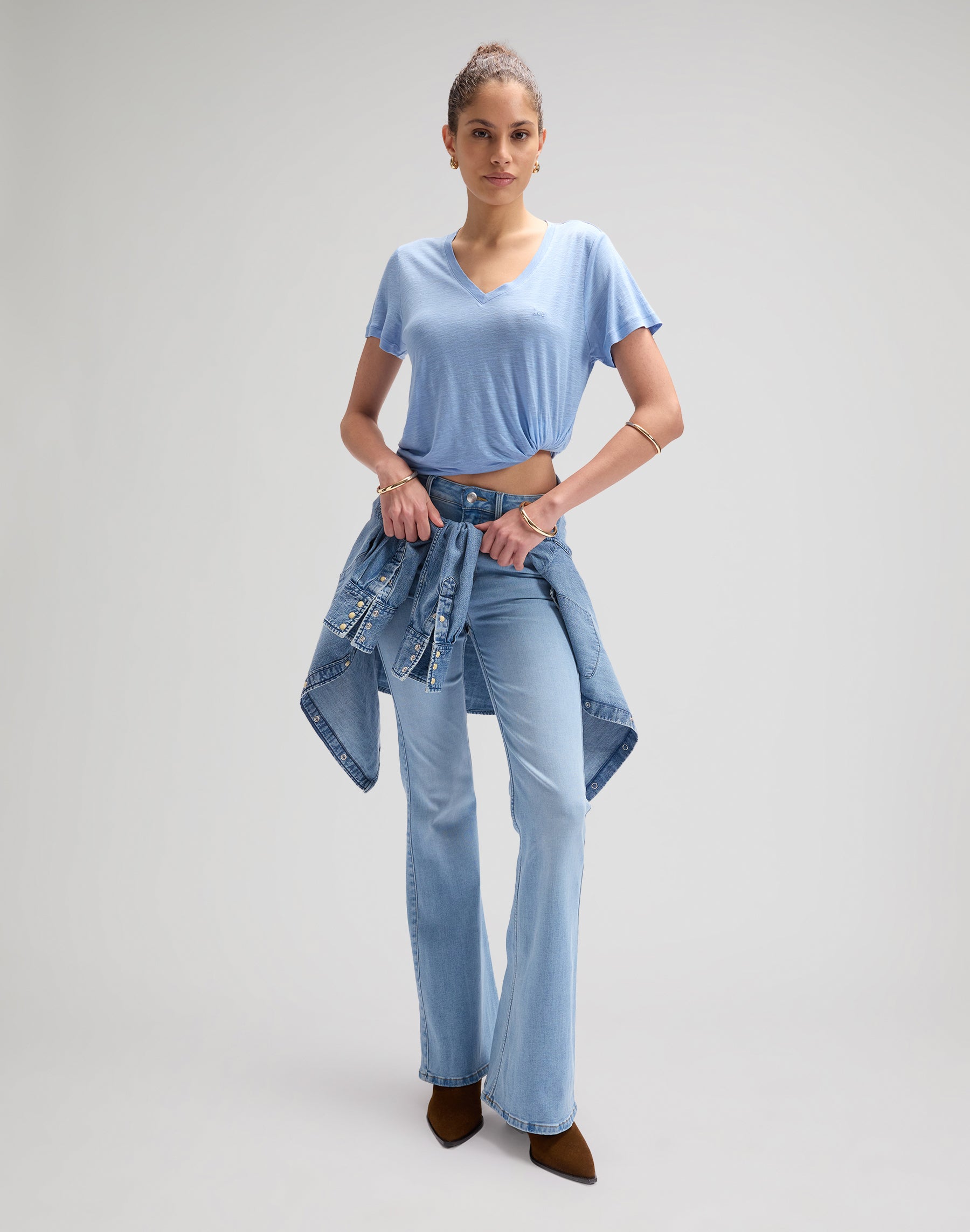 V-neck tee in halogen