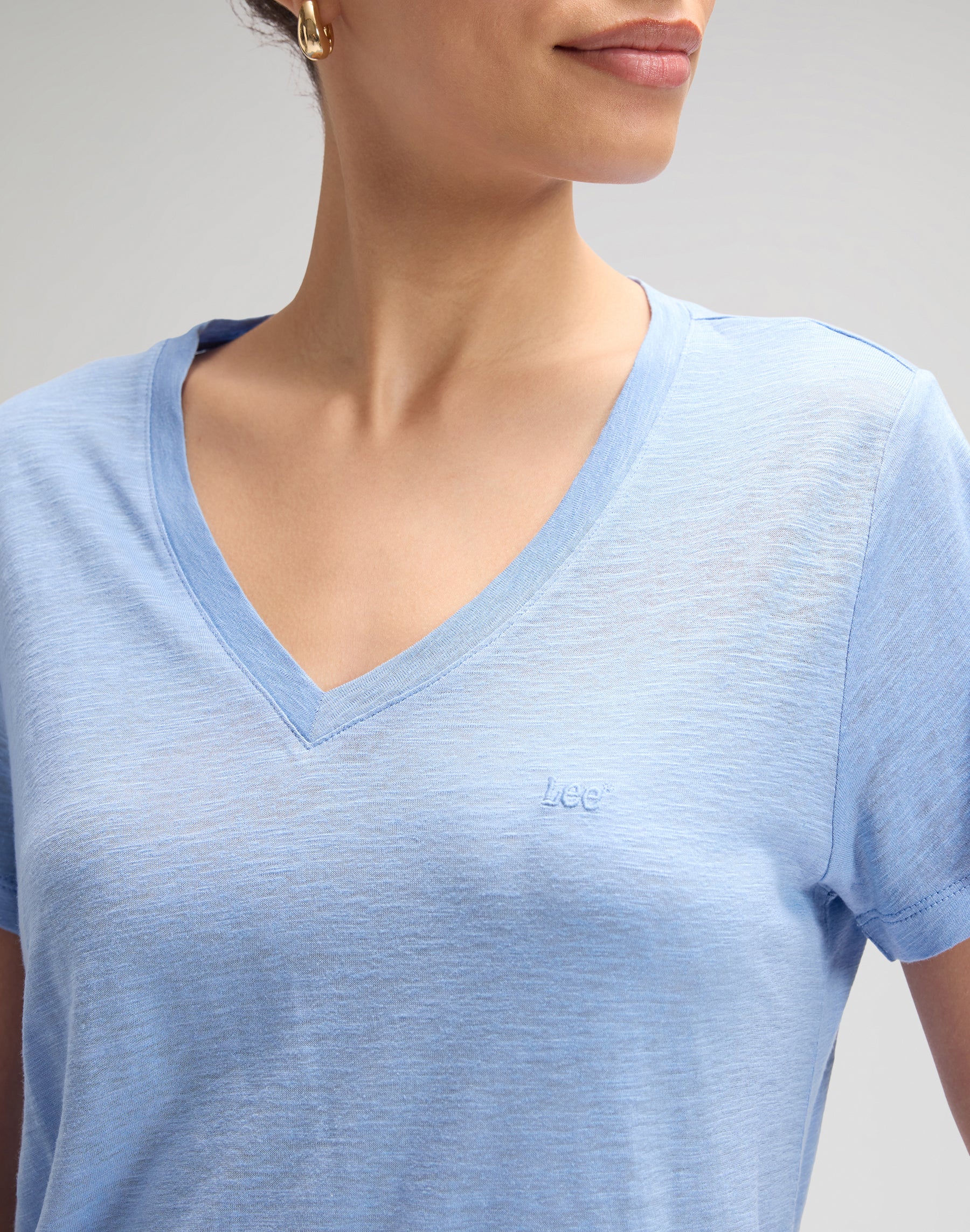 V-neck tee in halogen