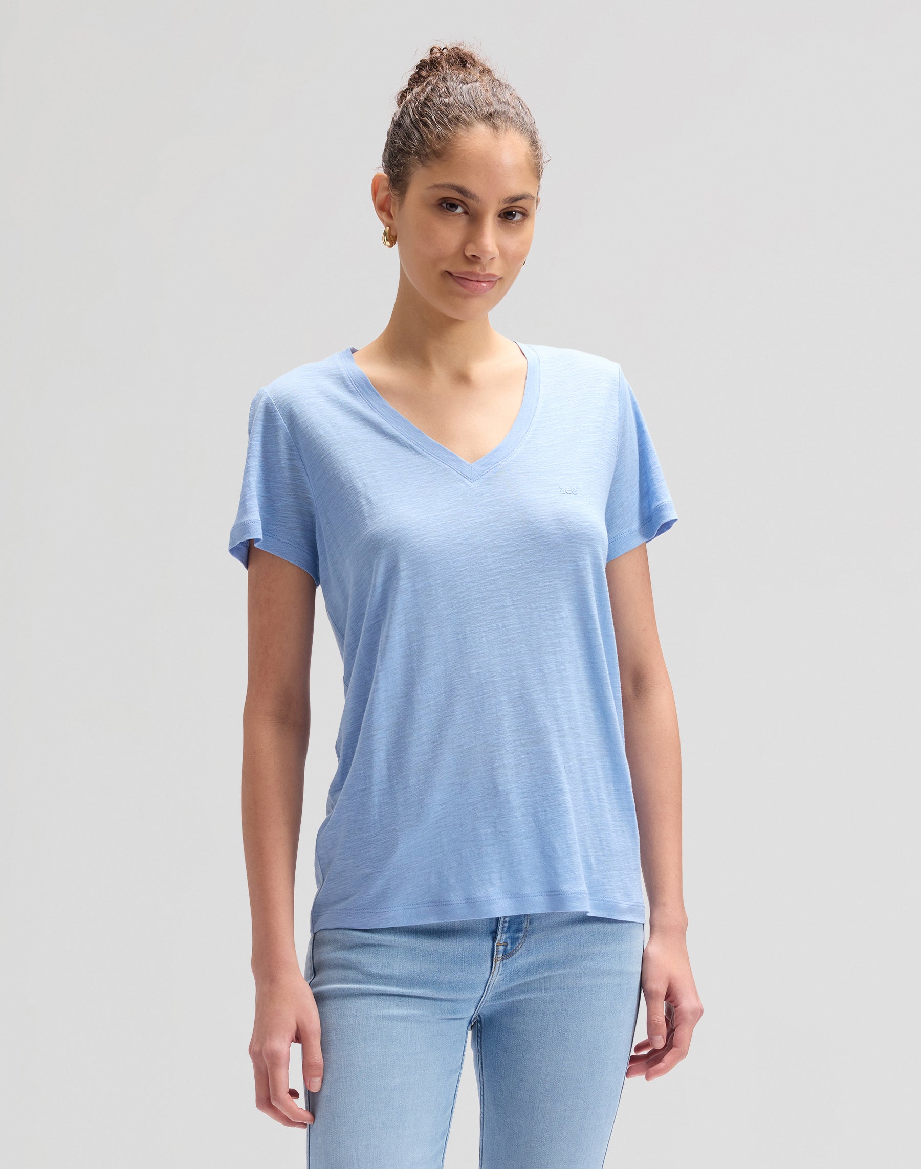 V-neck tee in halogen