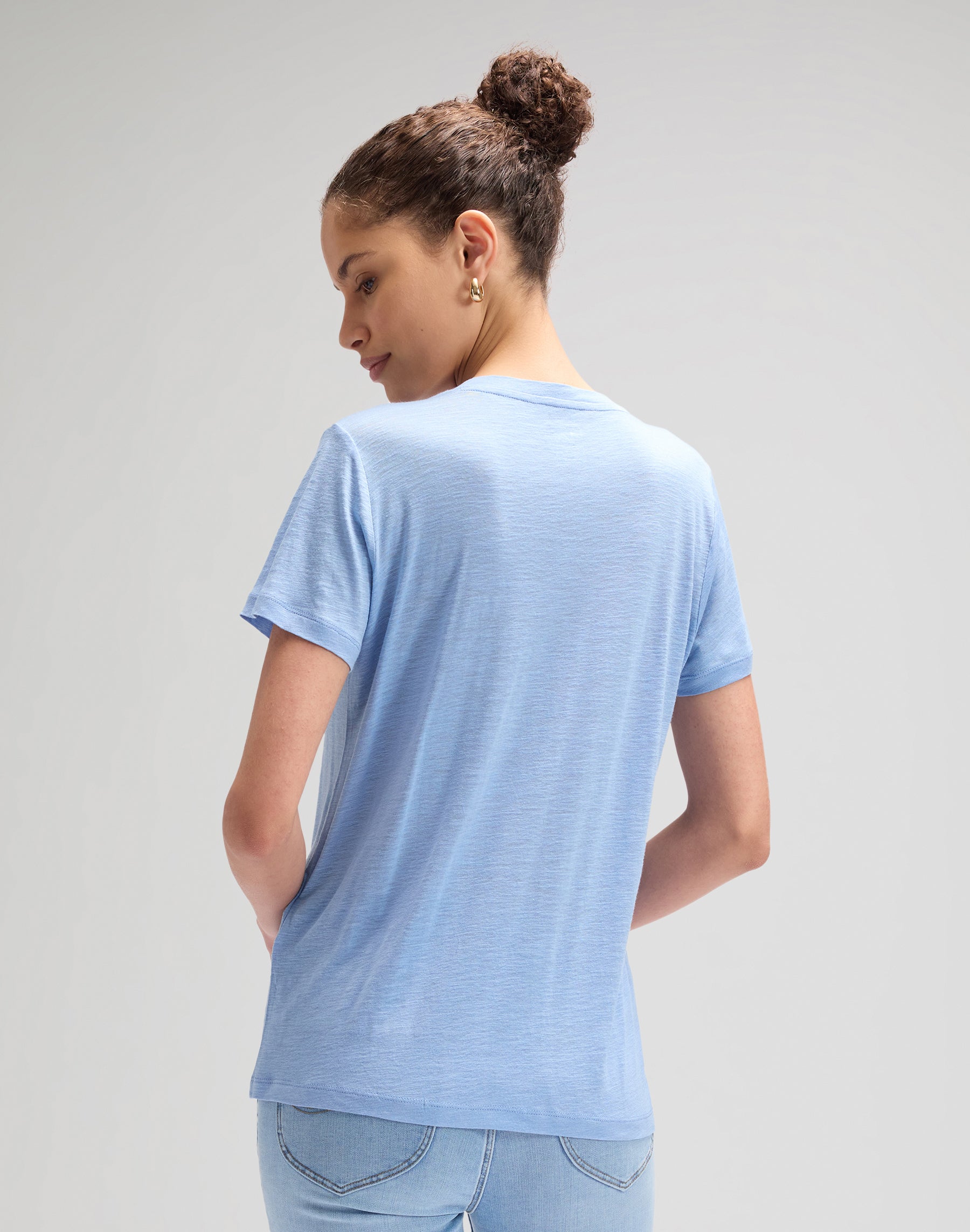 V-neck tee in halogen