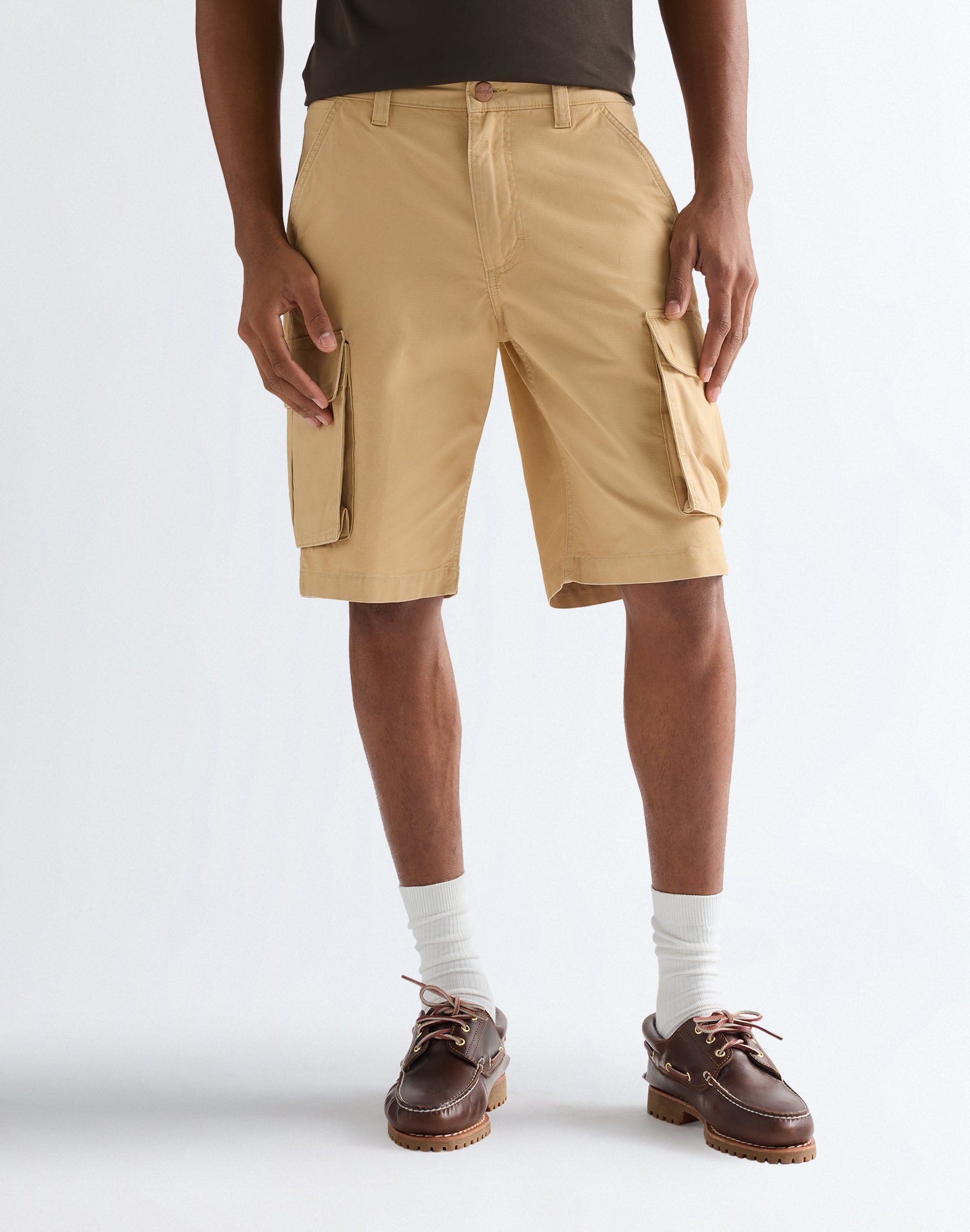 Cargo shorts in Golden Wheat Shorts Wrangler