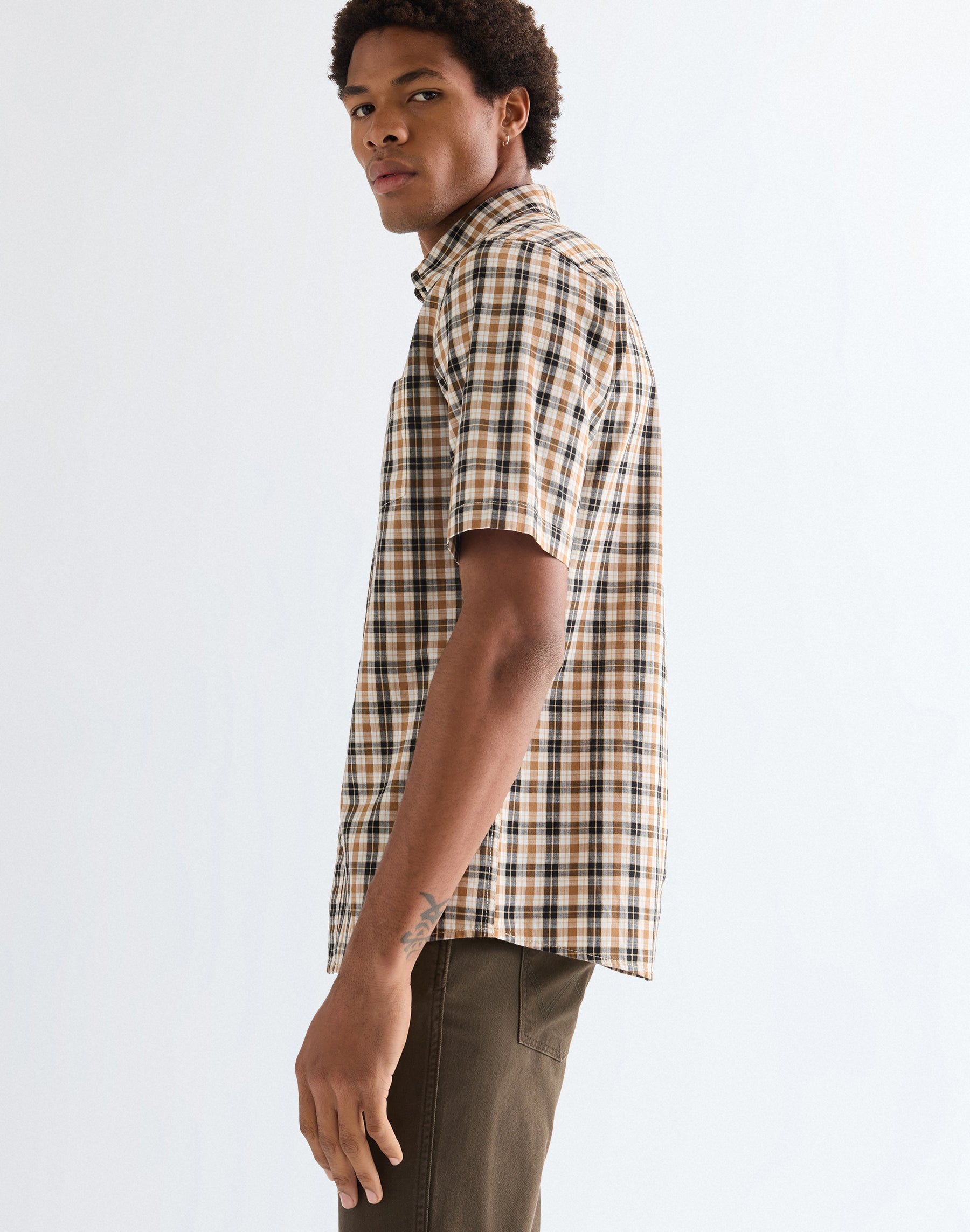 Short-sleeved 1-pocket shirt in golden wheat Shirts Wrangler