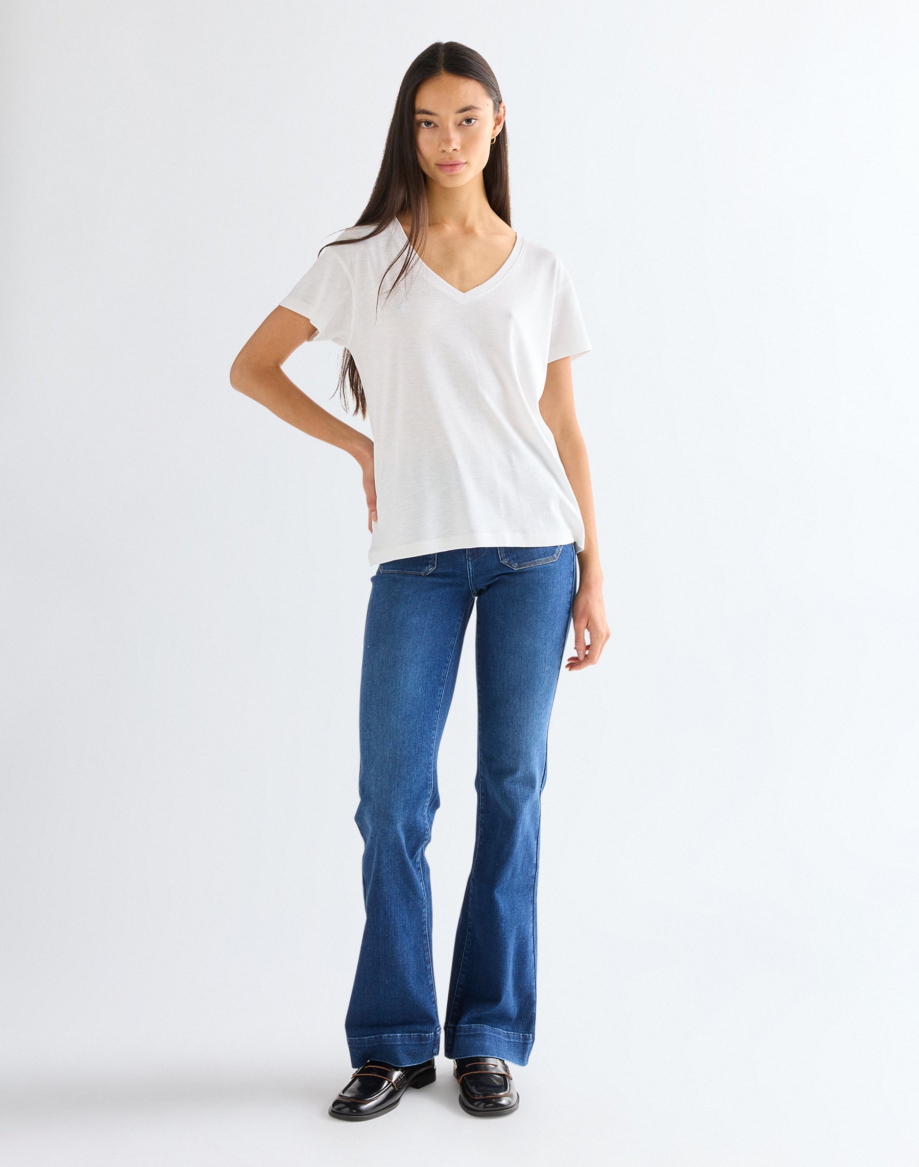 Easy V Neck in Bright White T-Shirts Wrangler
