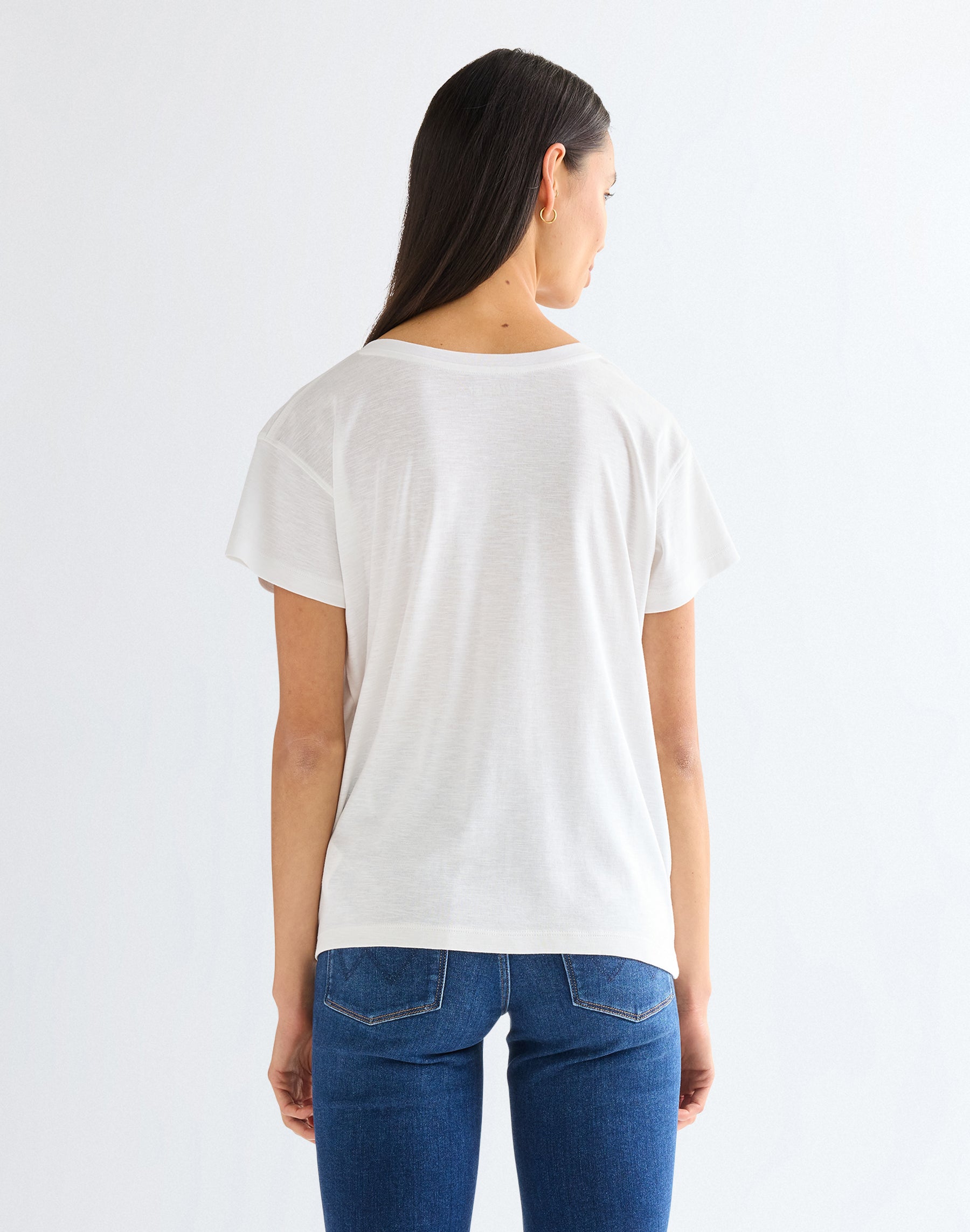 Easy V Neck in Bright White T-Shirts Wrangler