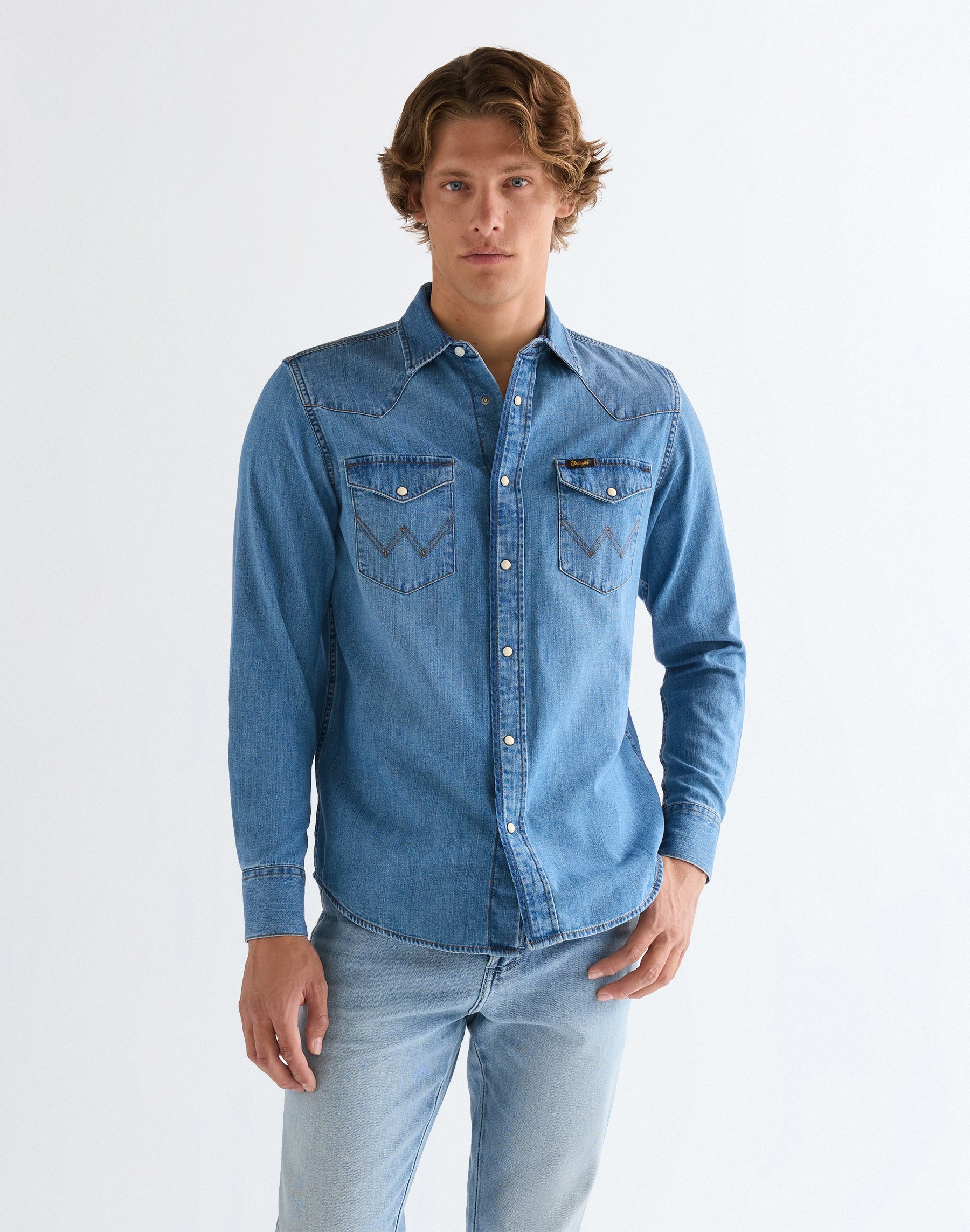 Western in Mid Light Wash Shirts Wrangler