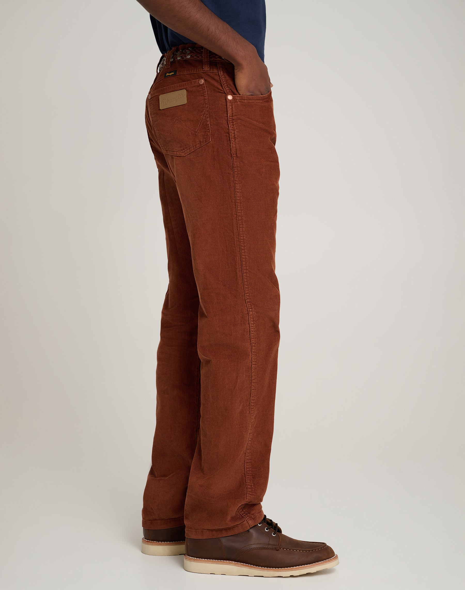 13Mwz in Brown pants Wrangler