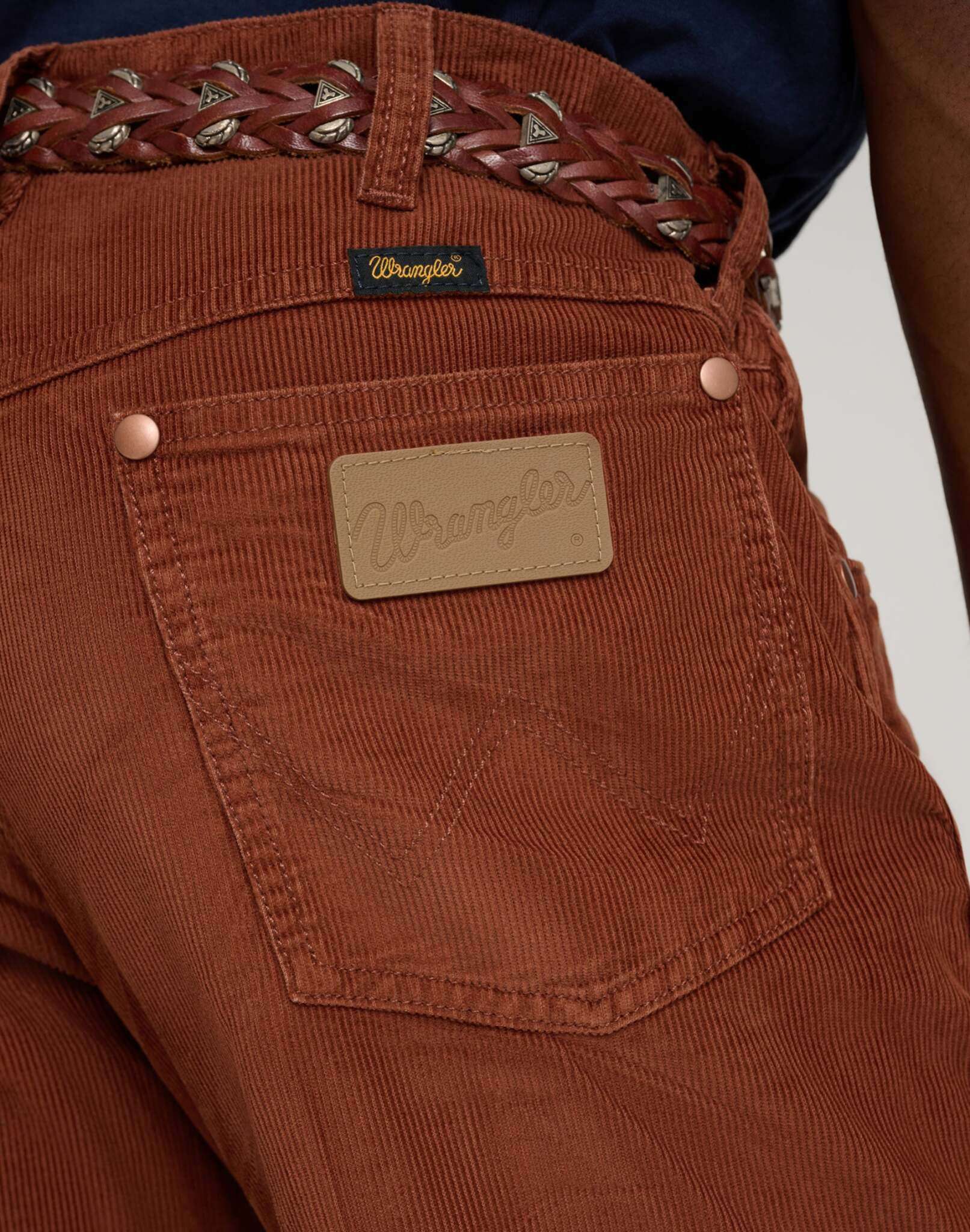 13Mwz in Brown pants Wrangler