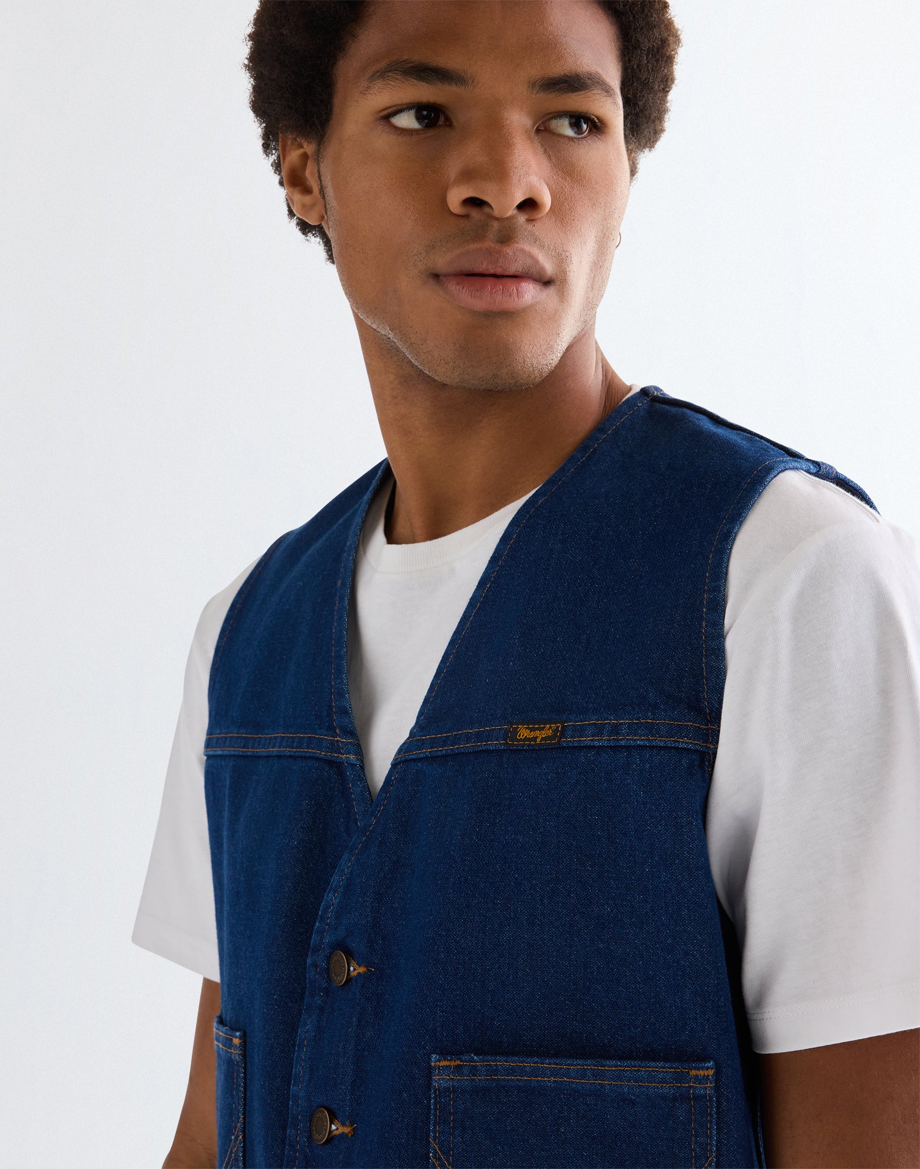 Cowboy Cut Vest in Prewashed Indigo Jackets Wrangler