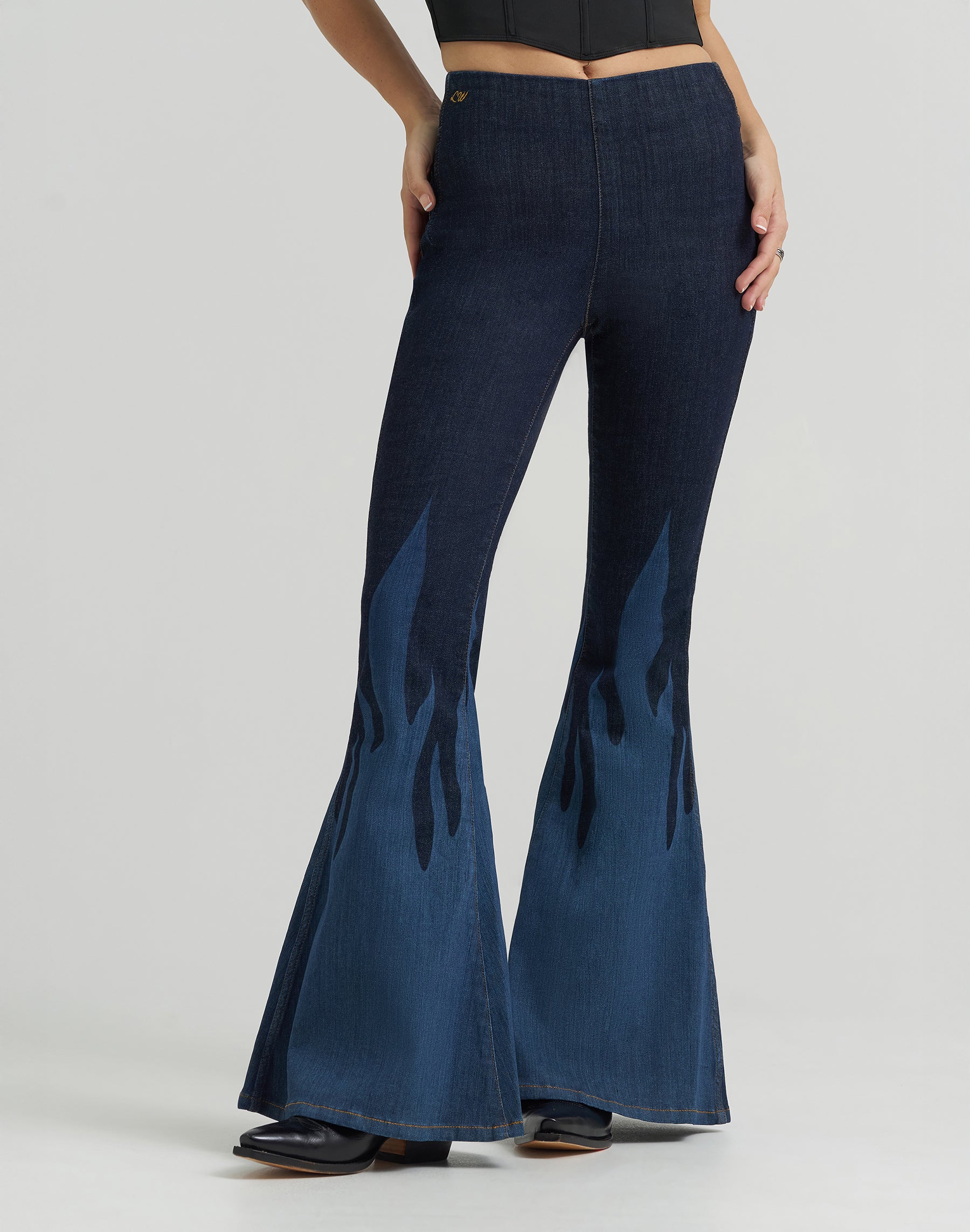 Flame Pull-On Flare in Rinse