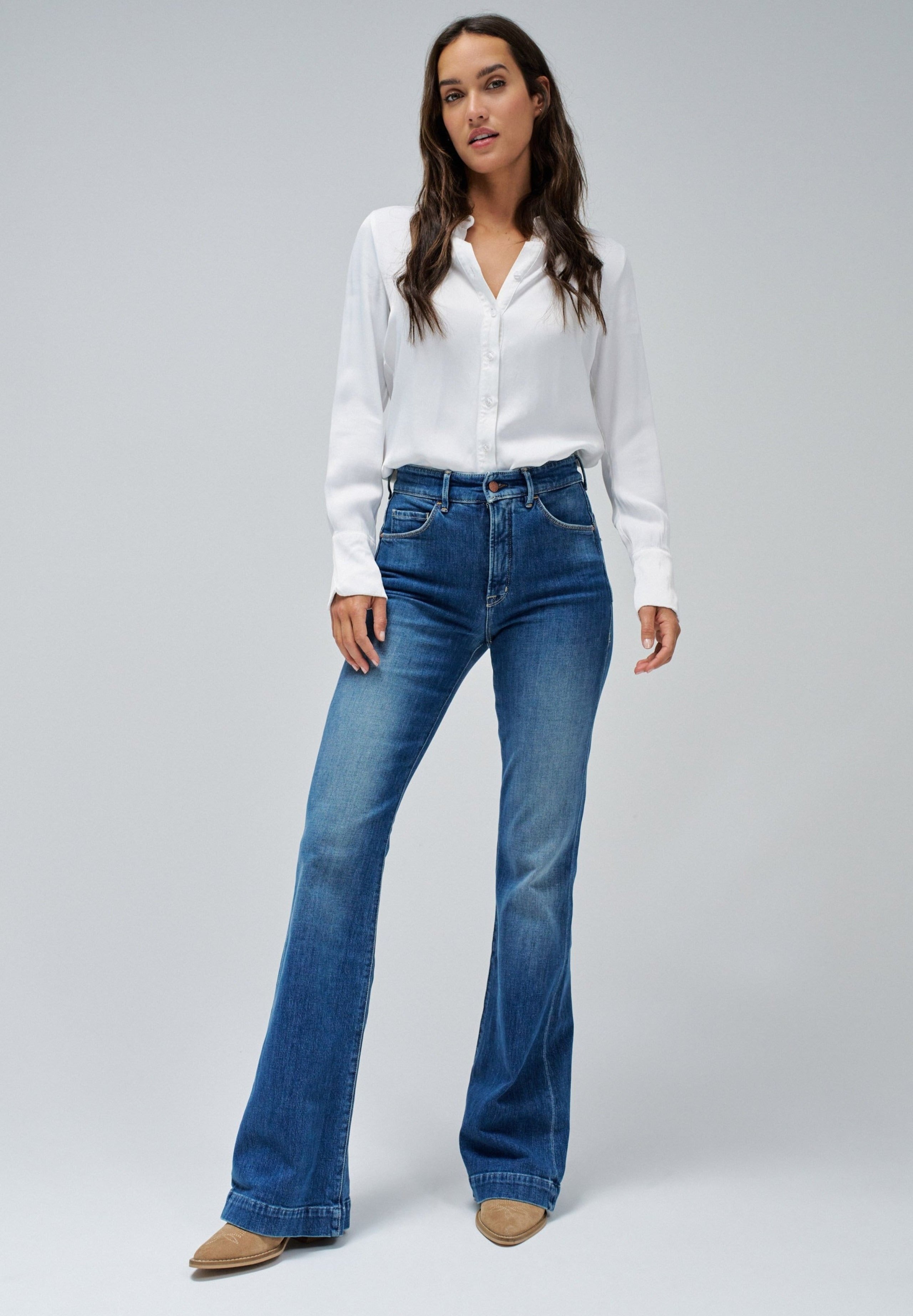Faith Flare in medium wash jeans Salsa Jeans