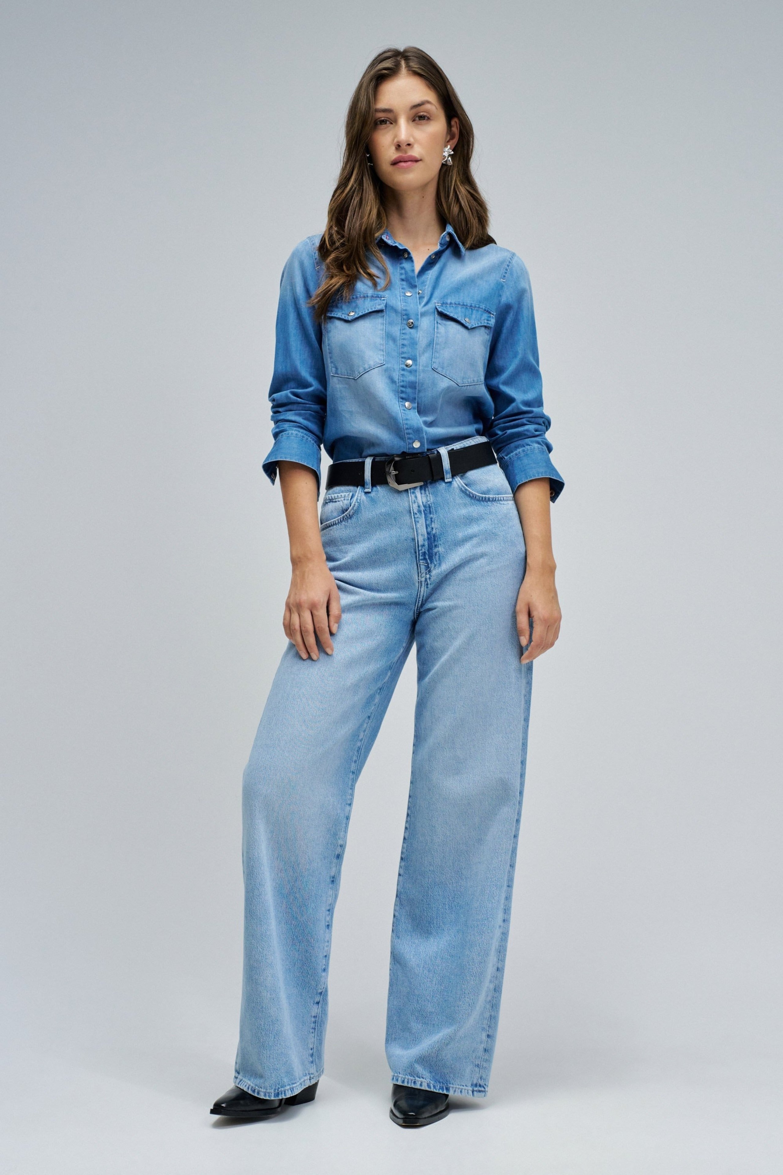 Denim Shirt W/ Front Pockets in Medium Wash
