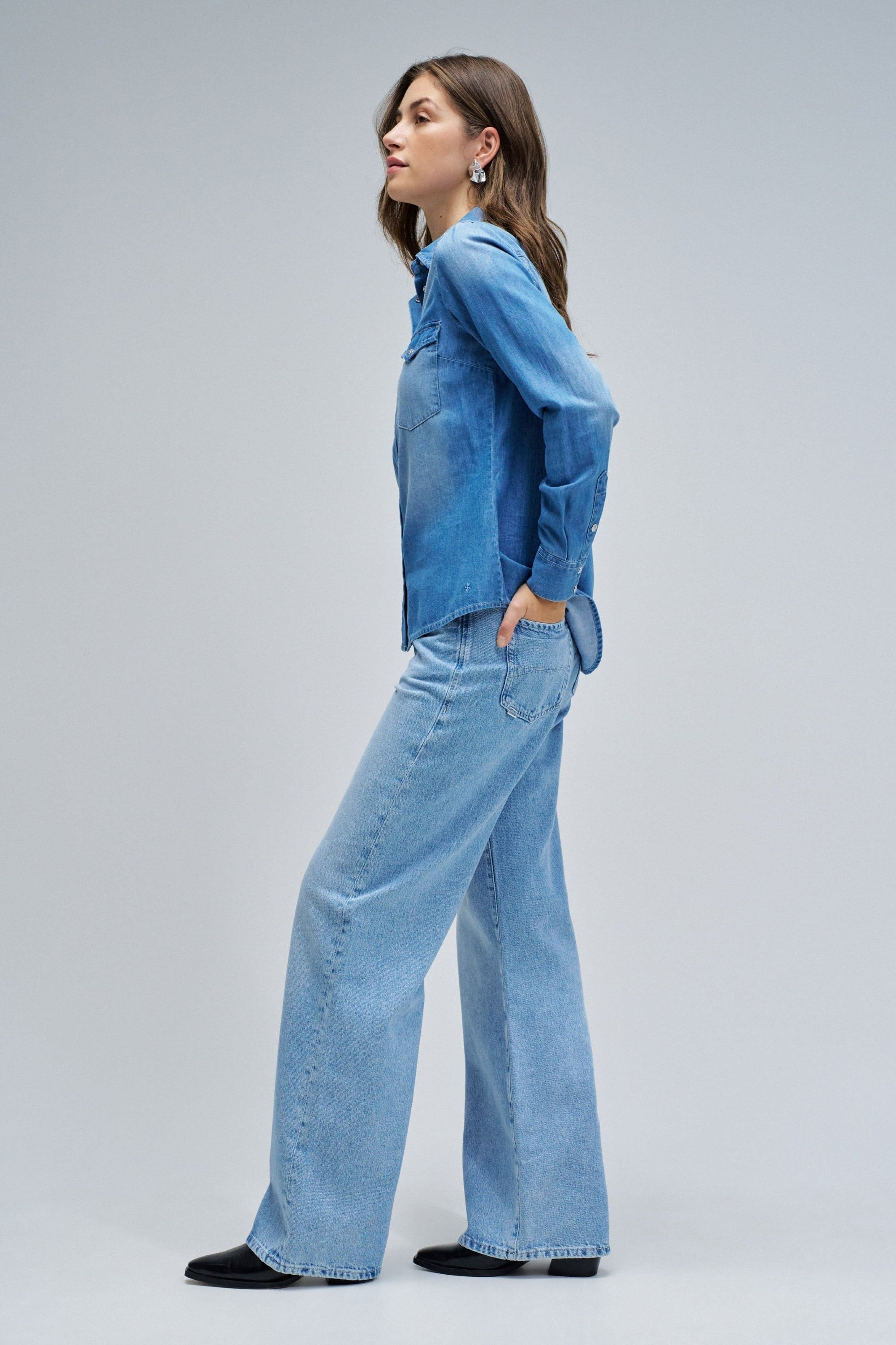 Denim Shirt W/ Front Pockets in Medium Wash
