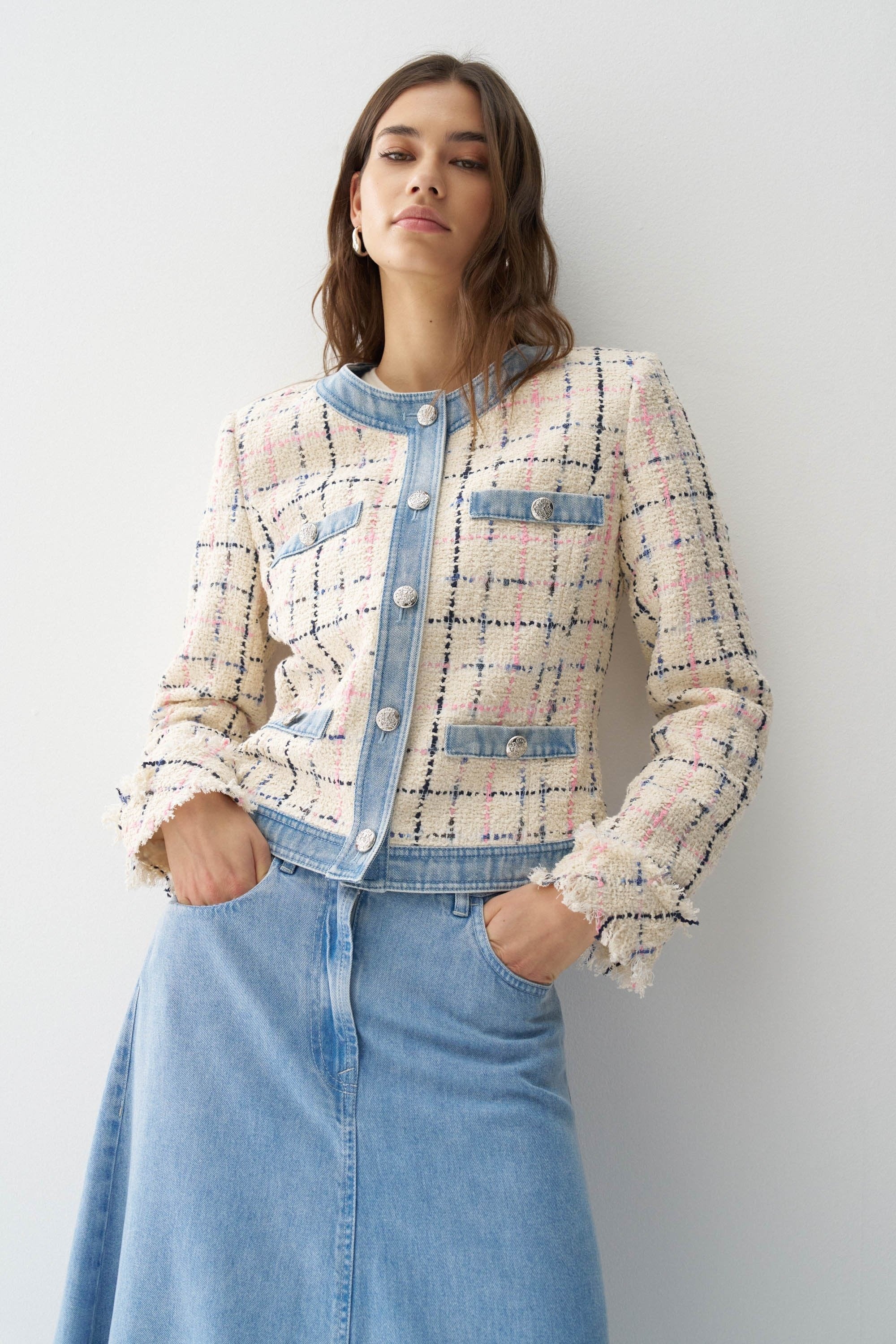 Chanel-style tweed jacket in light beige V2