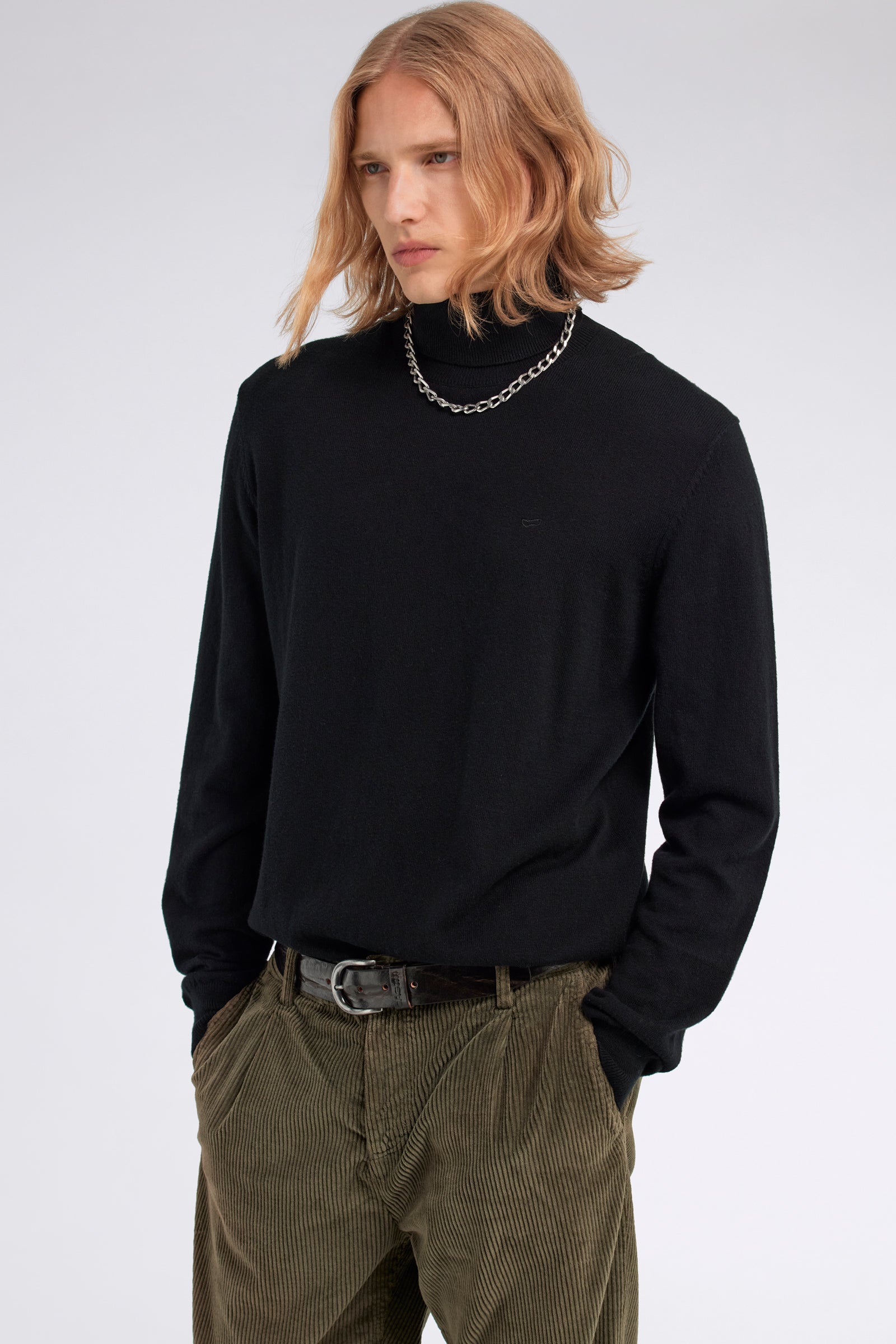 Arlo T.Neck in Black Sweater GAS