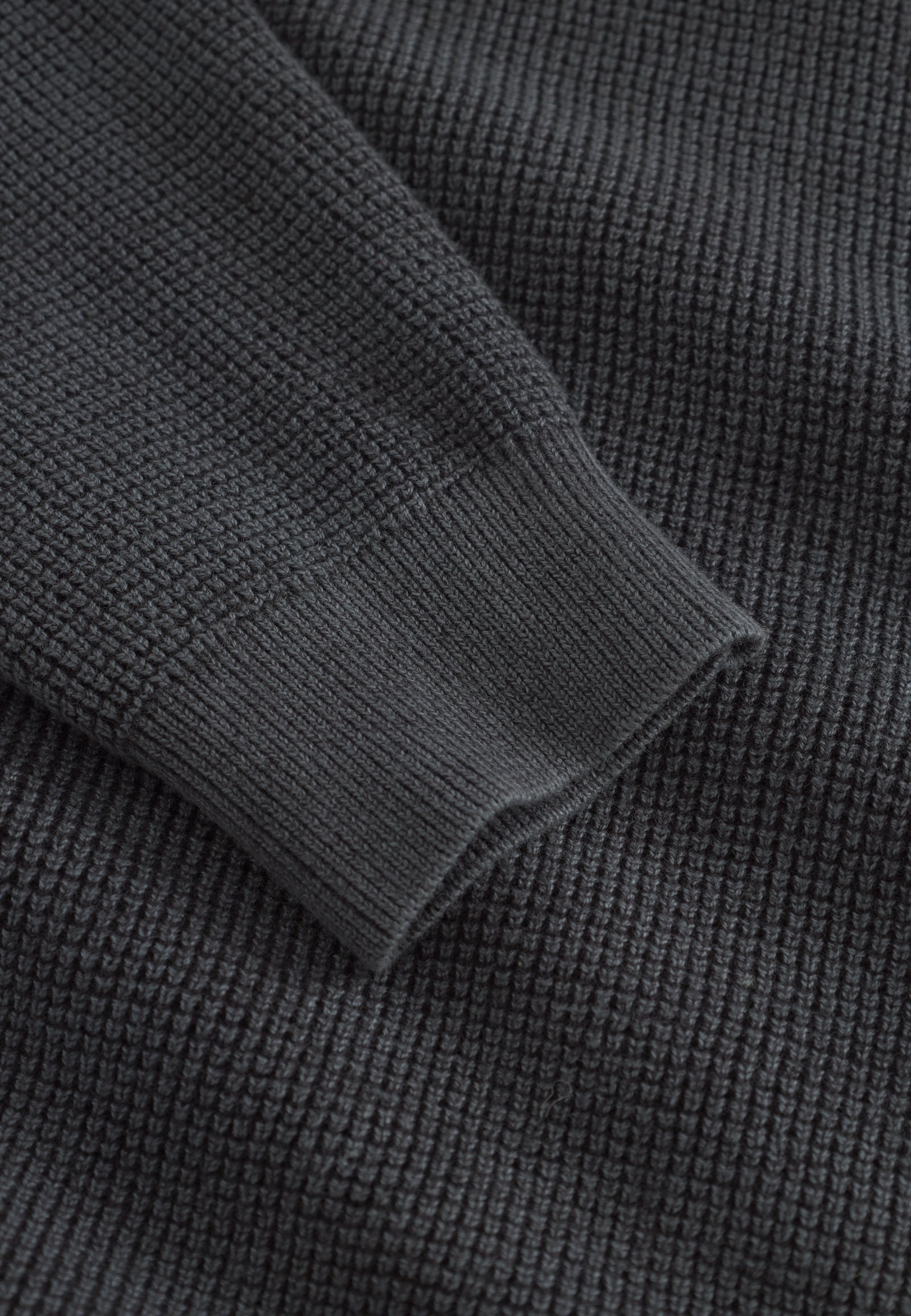 Roundneck Washed in Anthracite Sweater Colours and Sons