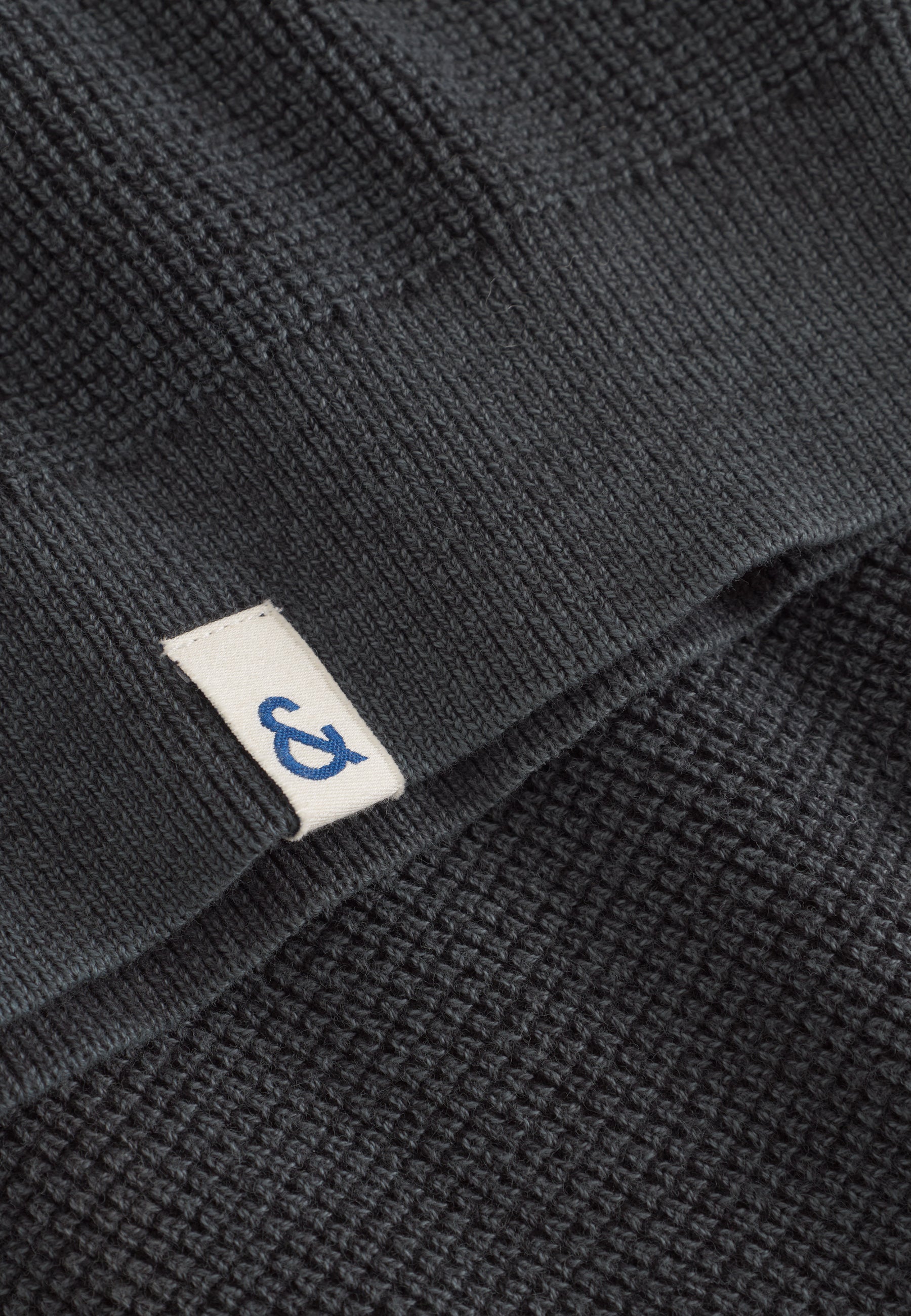 Roundneck Washed in Anthracite Sweater Colours and Sons
