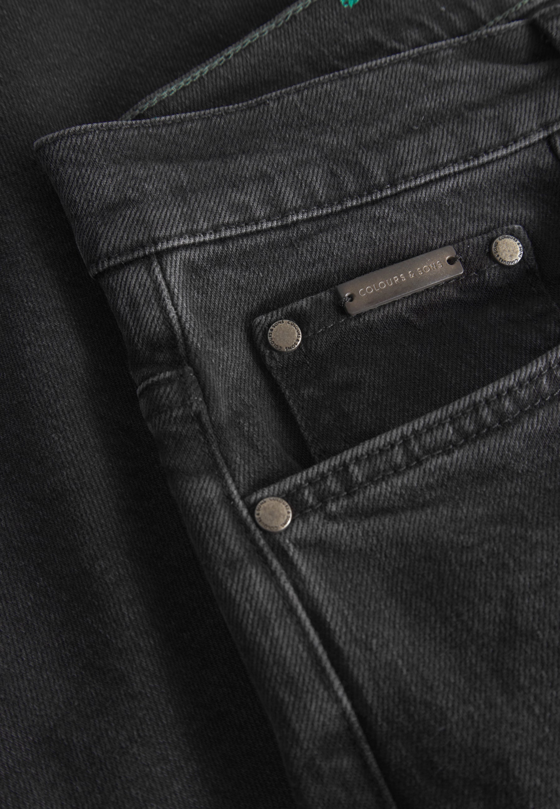 Denim cropped in washed black jeans Colours and Sons