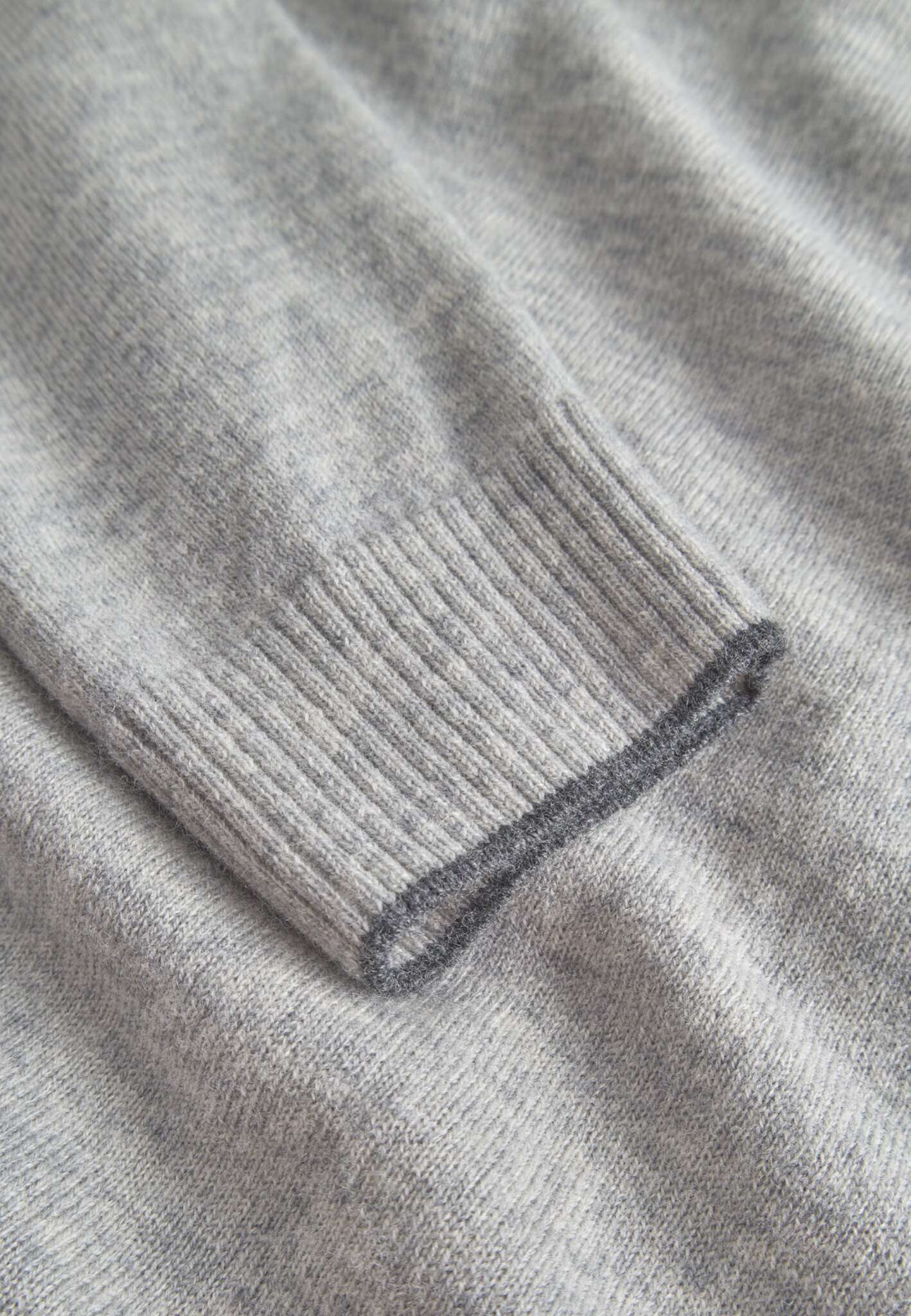 Roundneck Merino Blend in Silver Sweater Colours and Sons