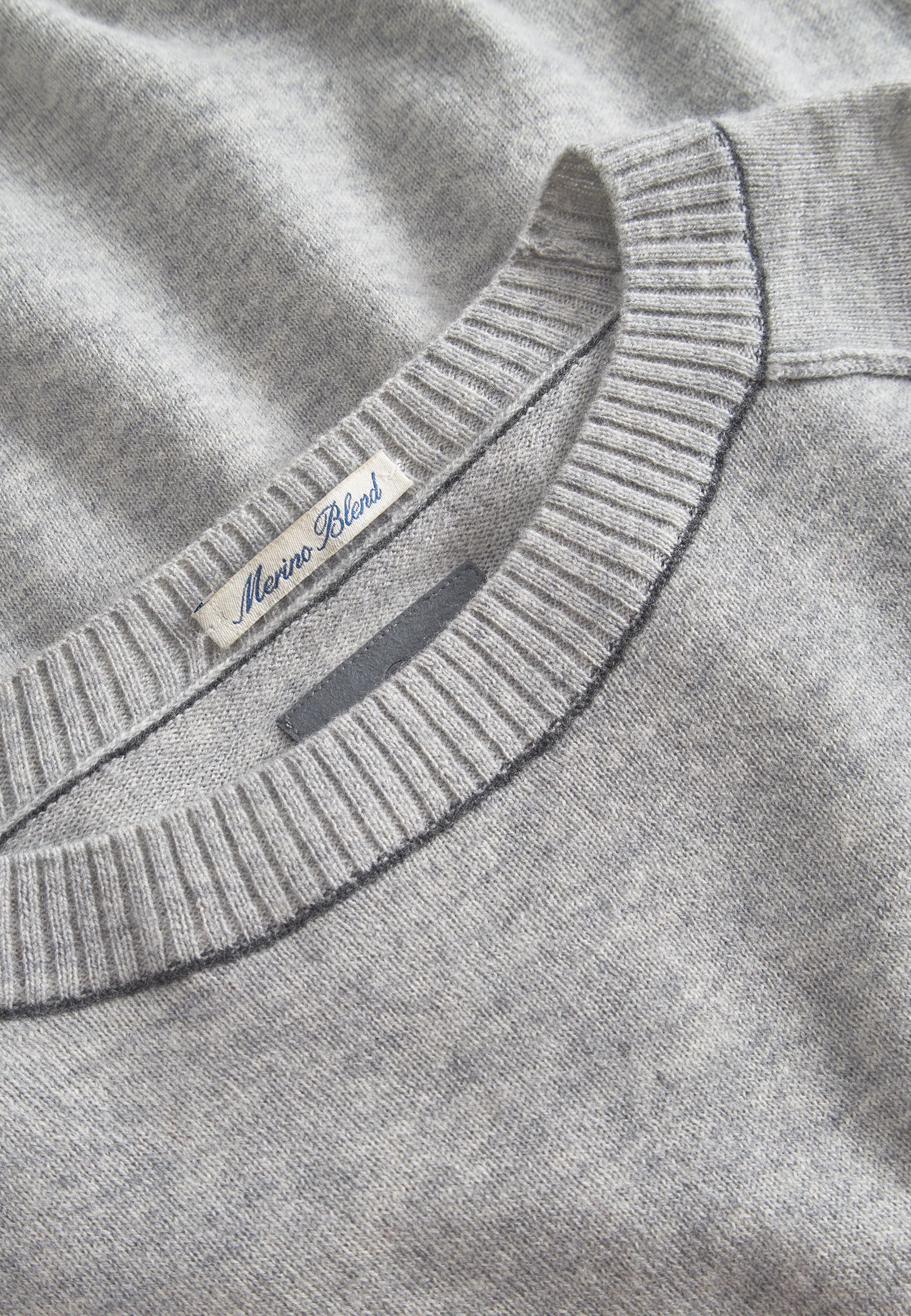 Roundneck Merino Blend in Silver Pullover Colours and Sons
