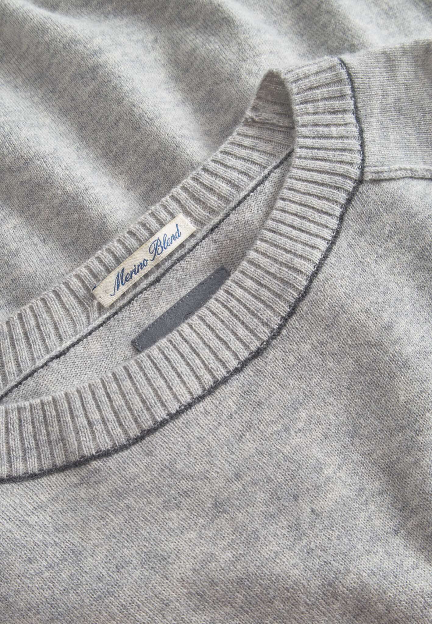 Roundneck Merino Blend in Silver Pullover Colours and Sons