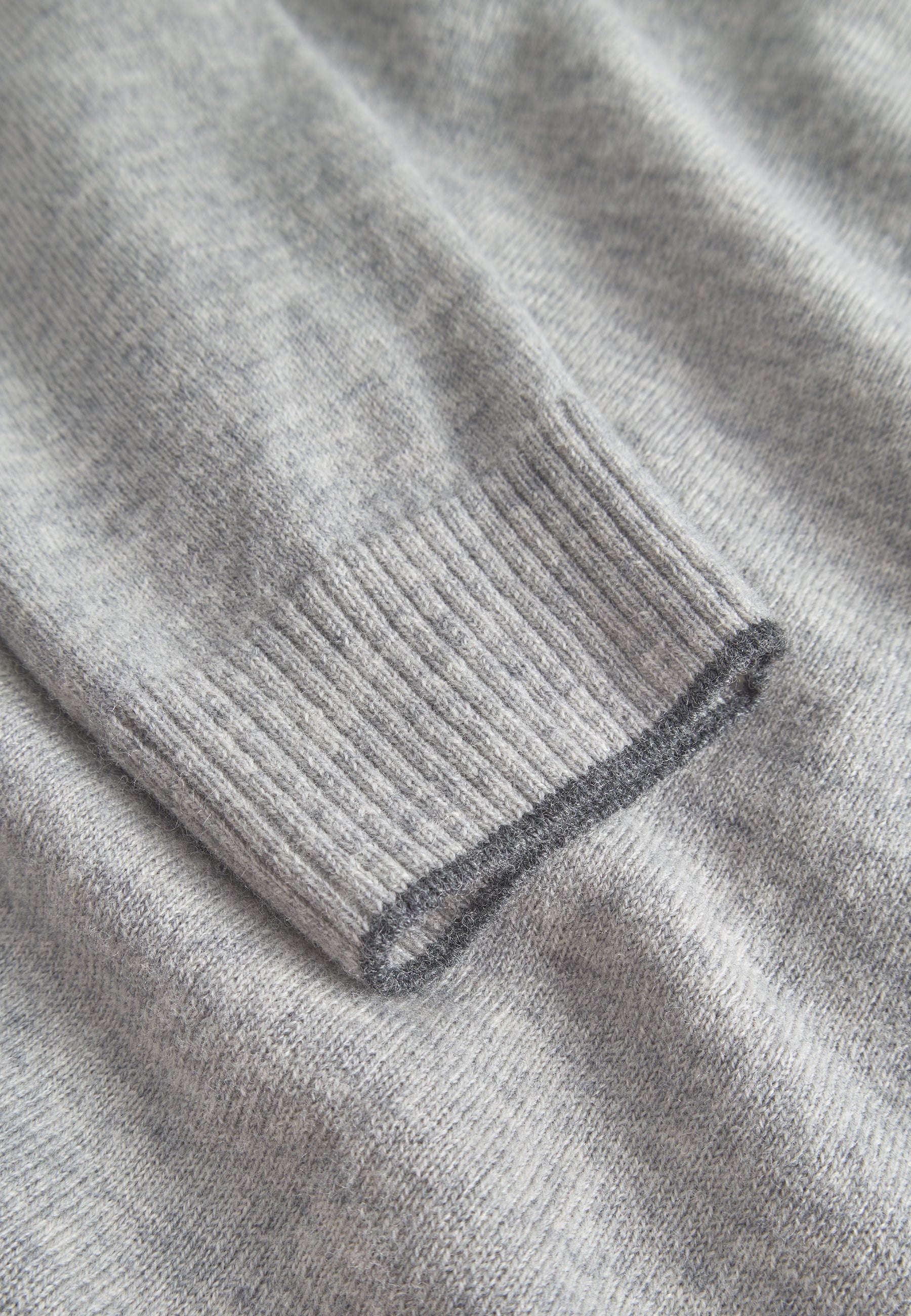 Roundneck Merino Blend in Silver Pullover Colours and Sons