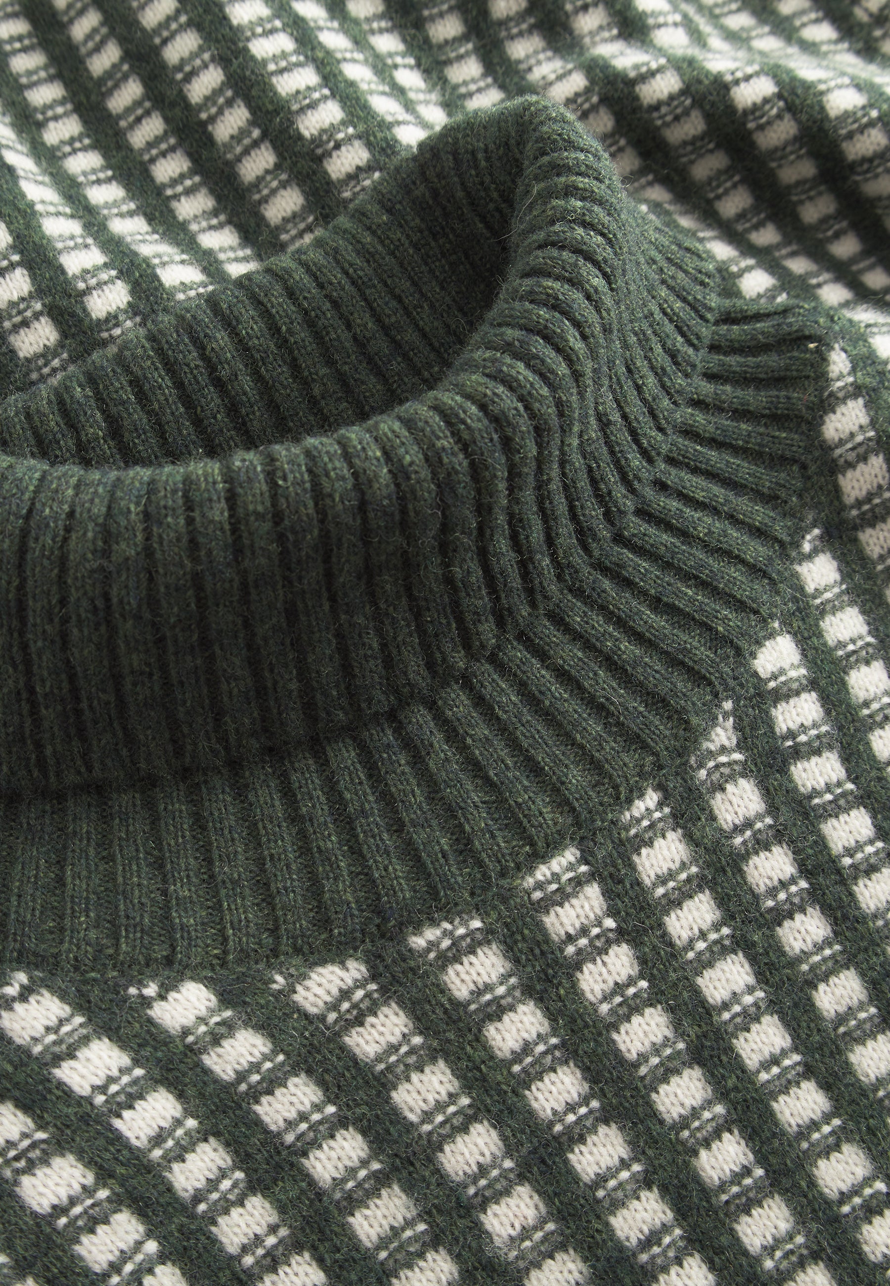 Turtleneck Two Tone Intarsia in Yucca-Offwhite Sweater Colours and Sons
