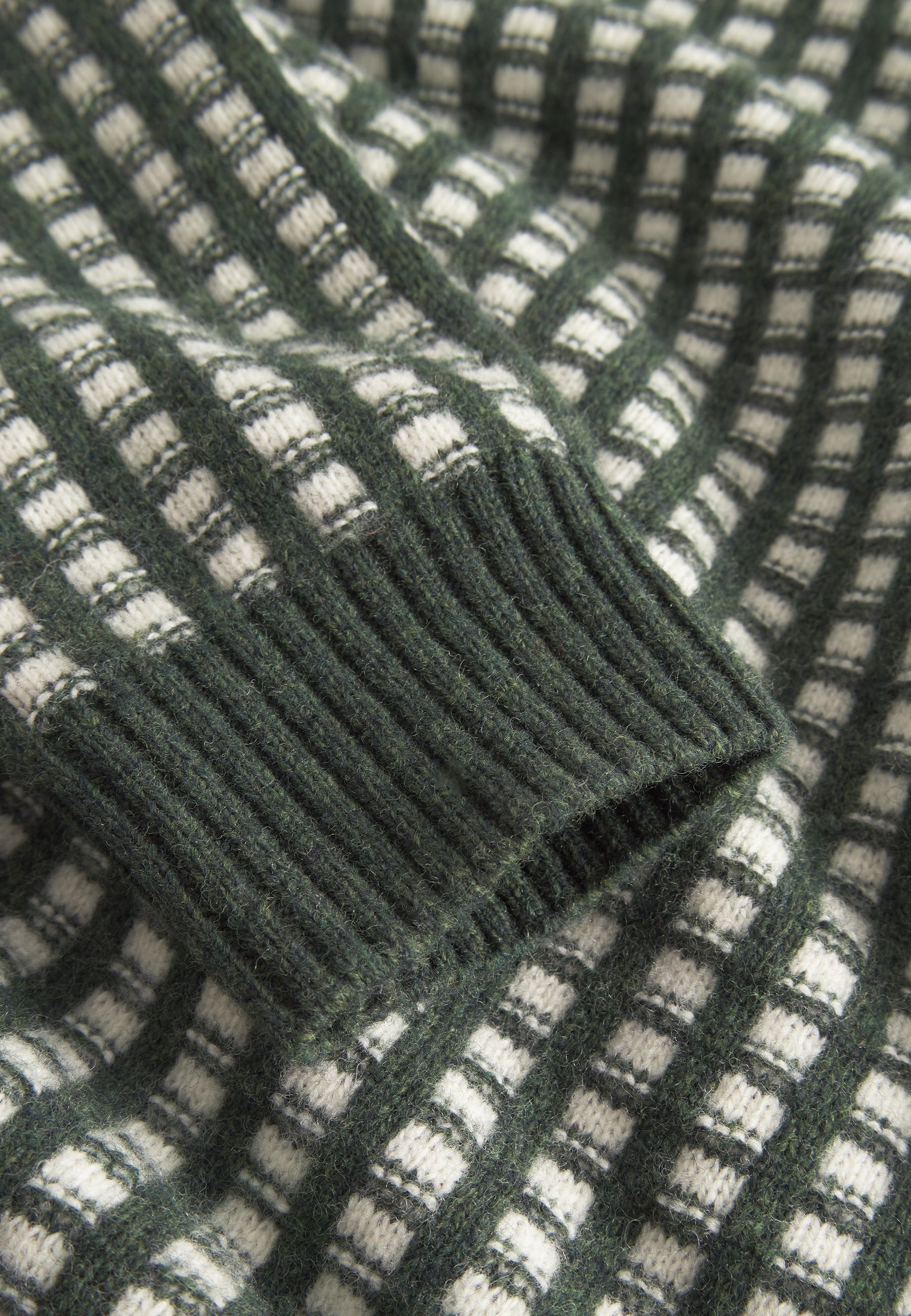 Turtleneck Two Tone Intarsia in Yucca-Offwhite Sweater Colours and Sons