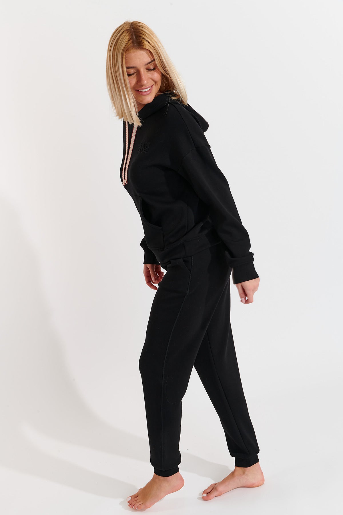BROOKS-BAYJOY Hoodie in Noir Hoodie Banana Moon