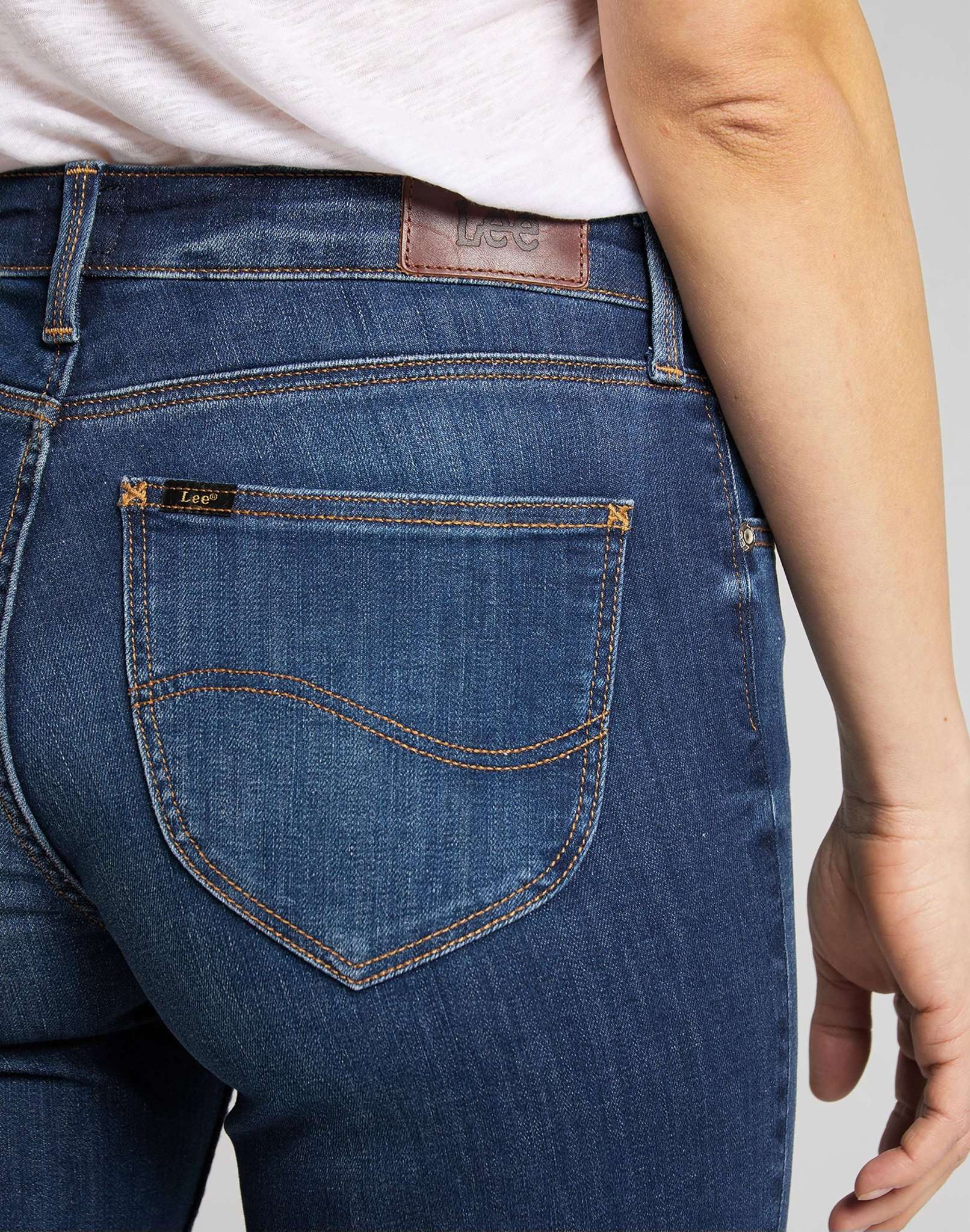 Marion Straight in Night Sky Jeans Lee